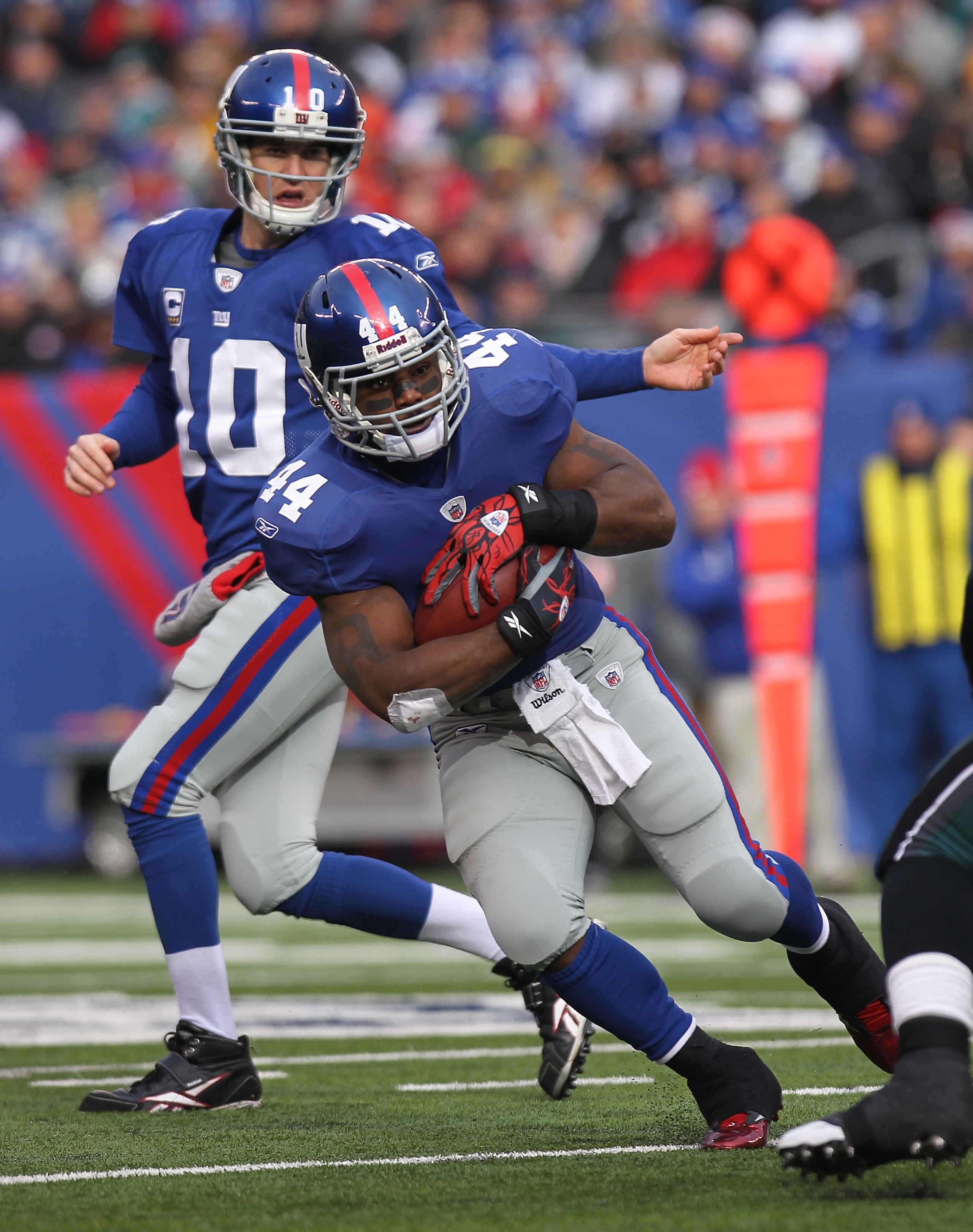 EAST RUTHERFORD, NJ - DECEMBER 19: Eli Manning #10 of the New York Giants hands the ball off to Ahmad Bradshaw #44 against the Philadelphia Eagles at New Meadowlands Stadium on December 19, 2010 in East Rutherford, New Jersey. (Photo by Nick Laham/Getty EAST RUTHERFORD, NJ - DECEMBER 19: Eli Manning #10 of the New York Giants hands the ball off to Ahmad Bradshaw #44 against the Philadelphia Eagles at New Meadowlands Stadium on December 19, 2010 in East Rutherford, New Jersey. (Photo by Nick Laham/Getty