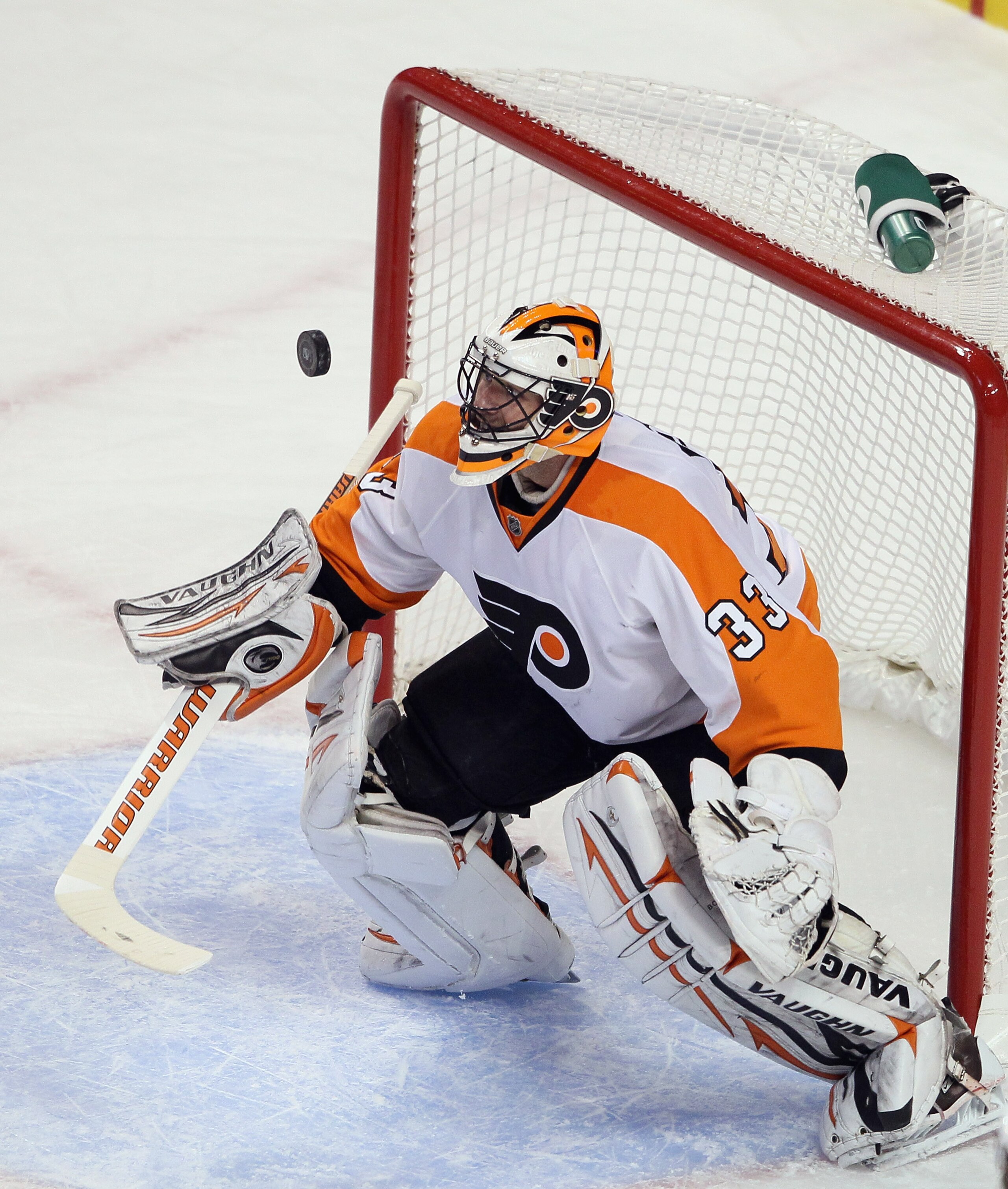 BOSTON, MA - JANUARY 13:  Brian Boucher #33 of the Philadelphia Flyers stops a shot in the first period by the Boston Bruins on January 11, 2011 at the TD Garden in Boston, Massachusetts.  (Photo by Elsa/Getty Images)
