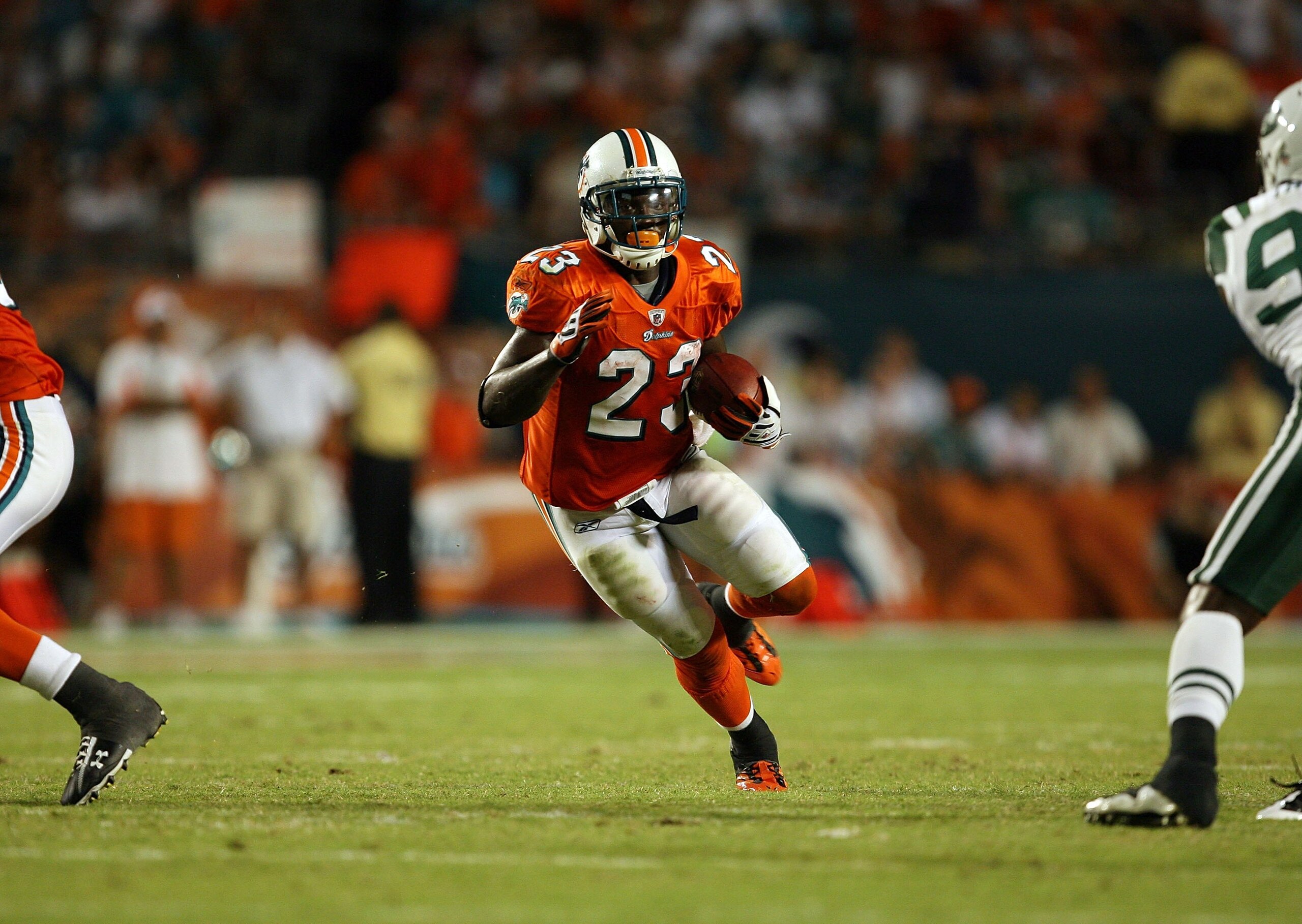 MIAMI - OCTOBER 12: Running back Ronnie Brown #23 of the Miami Dolphins looks for room to run against the New York Jets at Land Shark Stadium on October 12, 2009 in Miami, Florida. The Dolphins defeated the Jets 31-27. (Photo by Doug Benc/Getty Images) MIAMI - OCTOBER 12: Running back Ronnie Brown #23 of the Miami Dolphins looks for room to run against the New York Jets at Land Shark Stadium on October 12, 2009 in Miami, Florida. The Dolphins defeated the Jets 31-27. (Photo by Doug Benc/Getty Images)