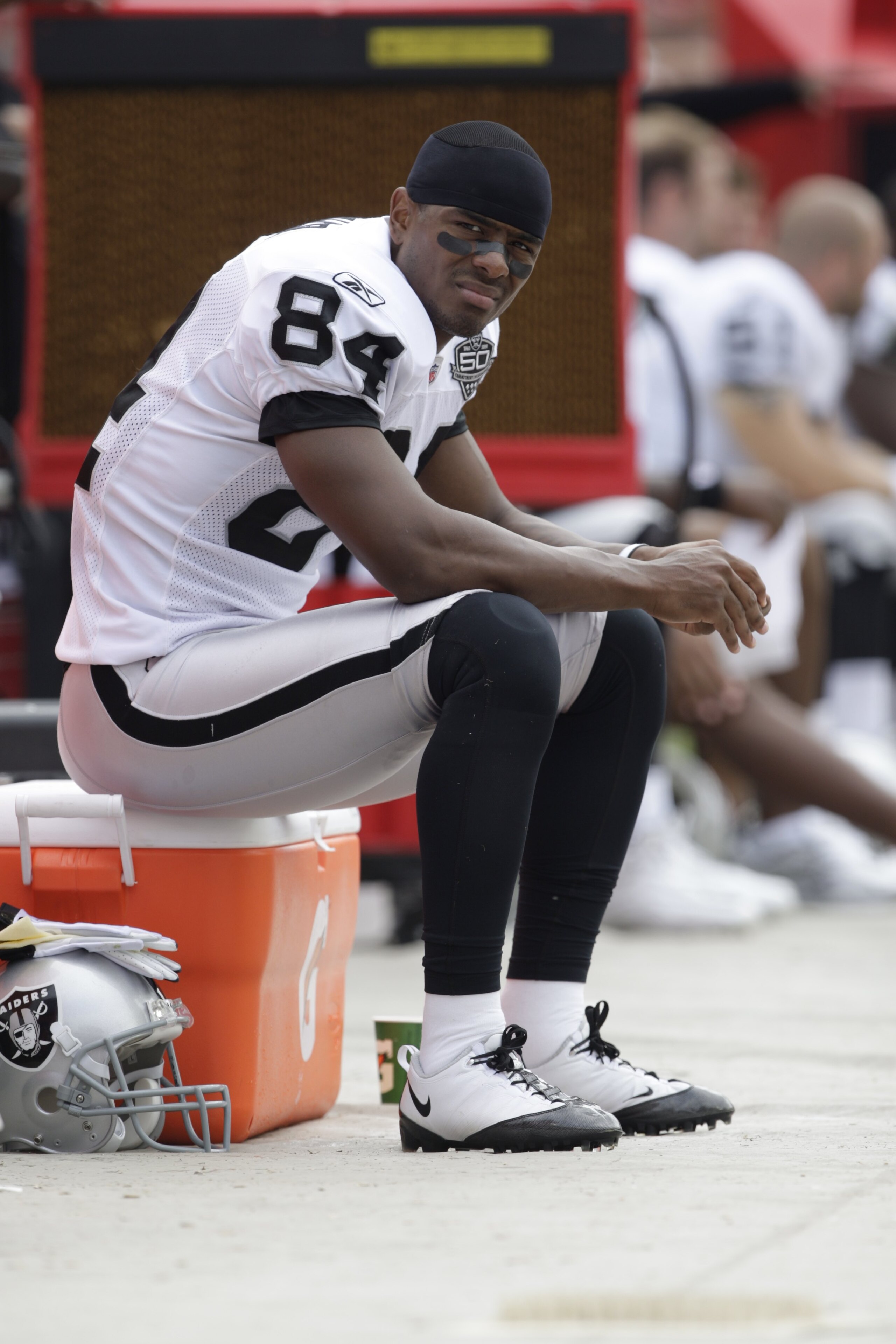 KANSAS CITY, MO - SEPTEMBER 20: Javon Walker #84 of the Oakland Raiders looks on during the game against the Kansas City Chiefs at Arrowhead Stadium on September 20, 2009 in Kansas City, Missouri. (Photo by Jamie Squire/Getty Images) KANSAS CITY, MO - SEPTEMBER 20: Javon Walker #84 of the Oakland Raiders looks on during the game against the Kansas City Chiefs at Arrowhead Stadium on September 20, 2009 in Kansas City, Missouri. (Photo by Jamie Squire/Getty Images)