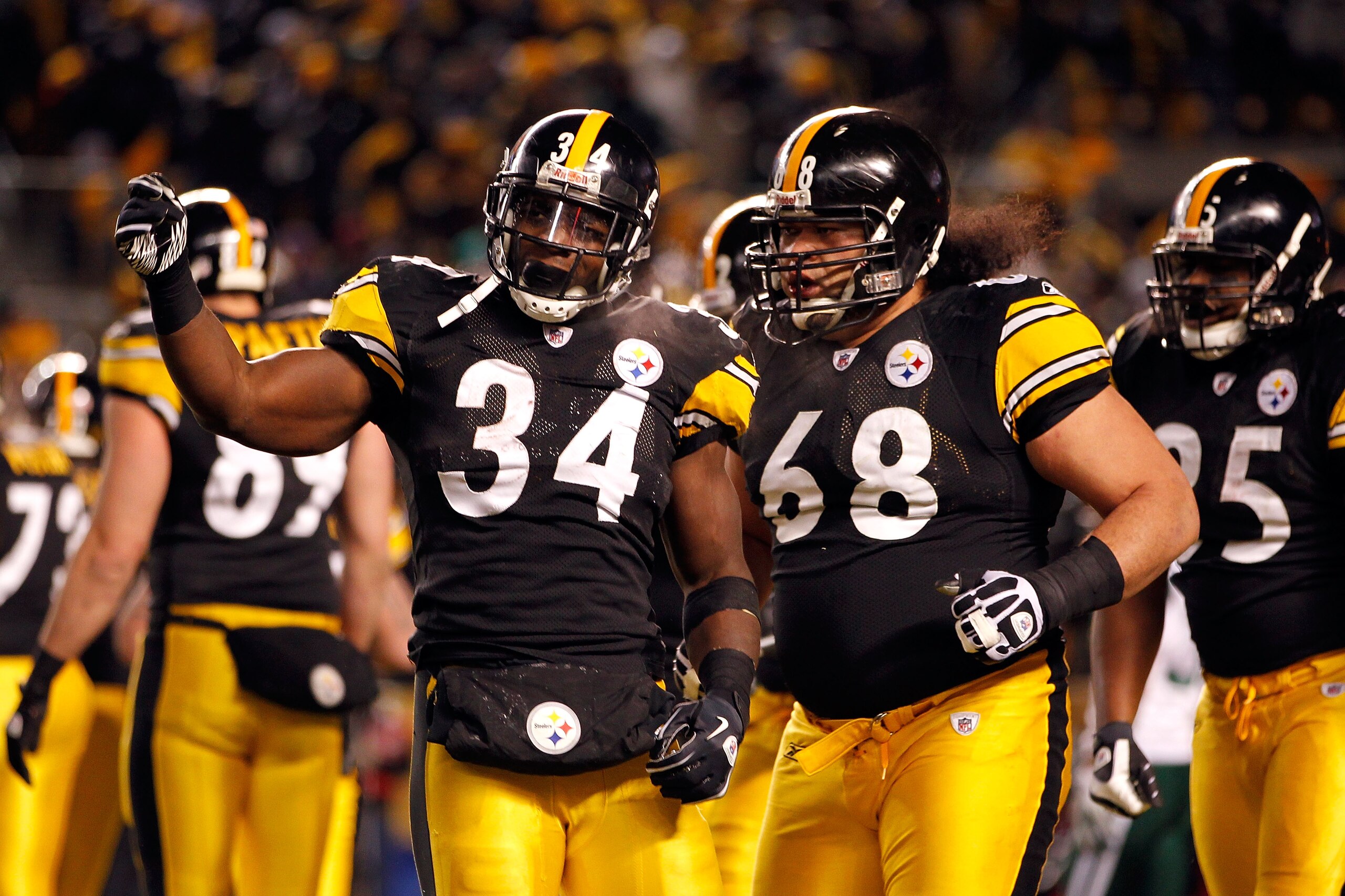 PITTSBURGH, PA - JANUARY 23:  Rashard Mendenhall #34 and Chris Kemoeatu #68 of the Pittsburgh Steelers celebrate Mendenhall's first quarter touchdown against the New York Jets during the 2011 AFC Championship game at Heinz Field on January 23, 2011 in Pit