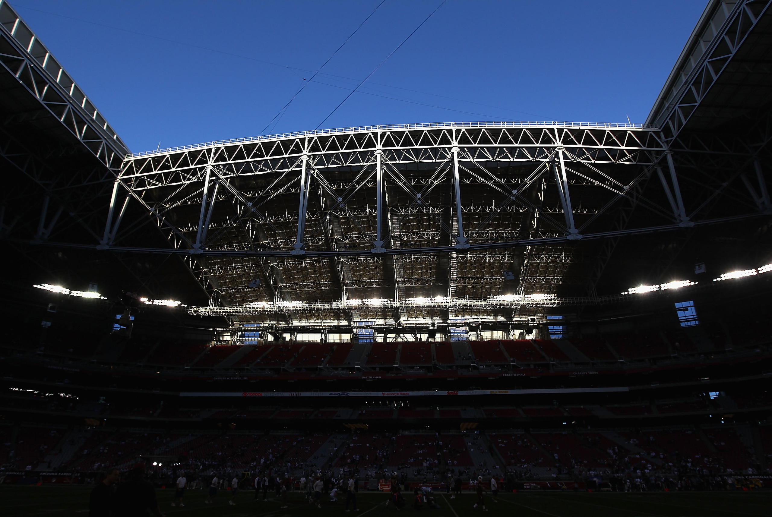 GLENDALE, AZ - DECEMBER 25:  General view of the open roof at the University of Phoenix Stadium during the NFL game between the Dallas Cowboys and the Arizona Cardinals on December 25, 2010 in Glendale, Arizona.  (Photo by Christian Petersen/Getty Images)