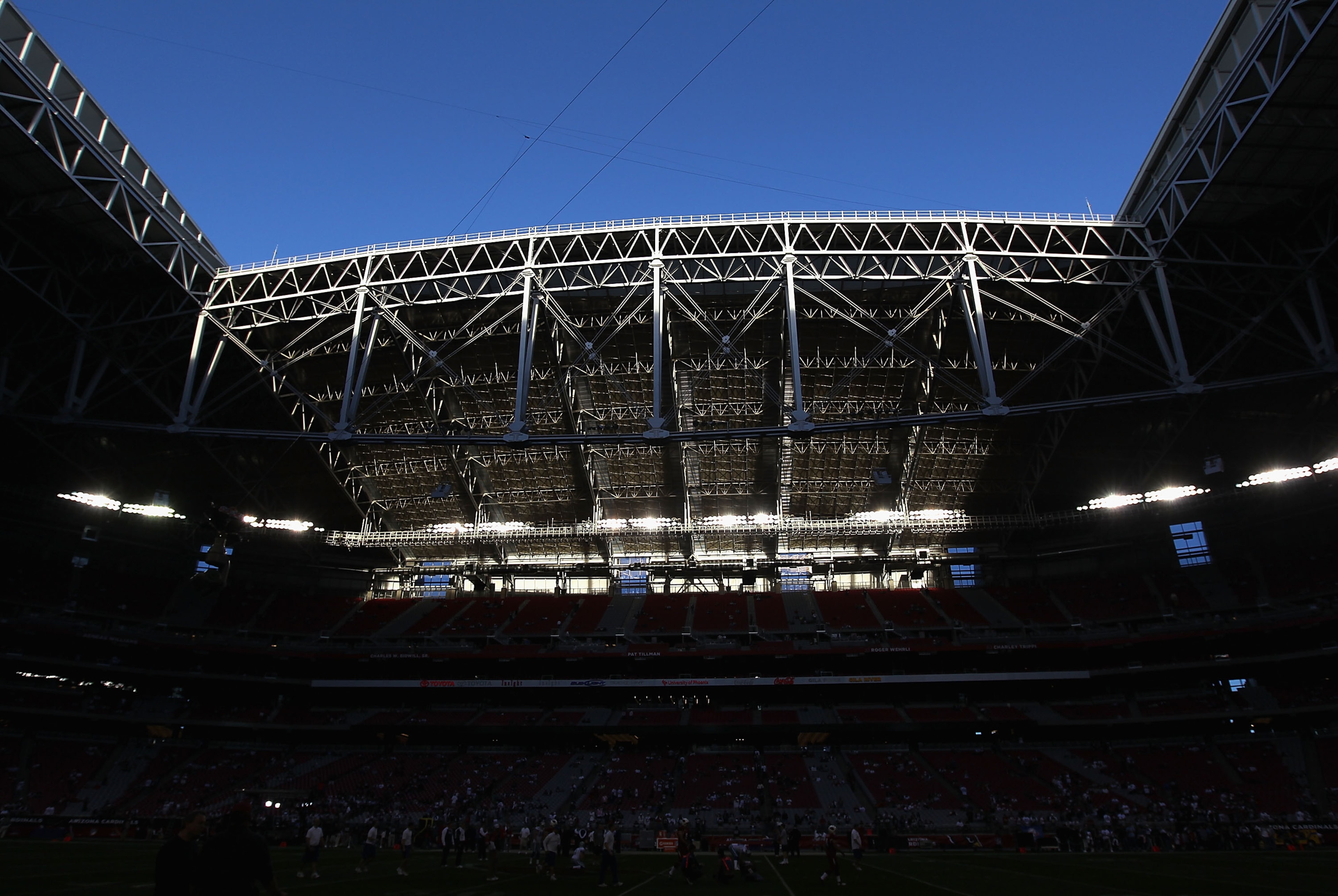 GLENDALE, AZ - DECEMBER 25:  General view of the open roof at the University of Phoenix Stadium during the NFL game between the Dallas Cowboys and the Arizona Cardinals on December 25, 2010 in Glendale, Arizona.  (Photo by Christian Petersen/Getty Images)
