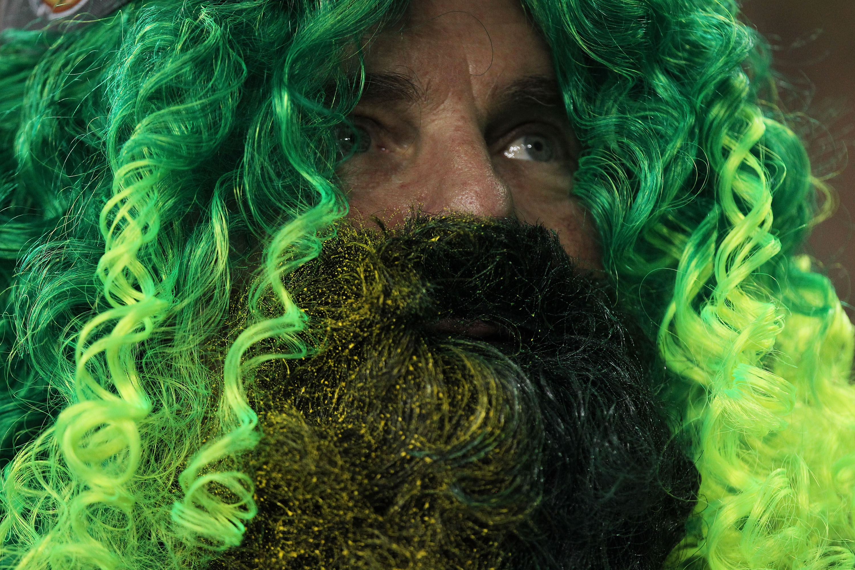 GLENDALE, AZ - JANUARY 10:  An Oregon Ducks fan attends their Tostitos BCS National Championship Game against the Auburn Tigers at University of Phoenix Stadium on January 10, 2011 in Glendale, Arizona.  (Photo by Ronald Martinez/Getty Images)
