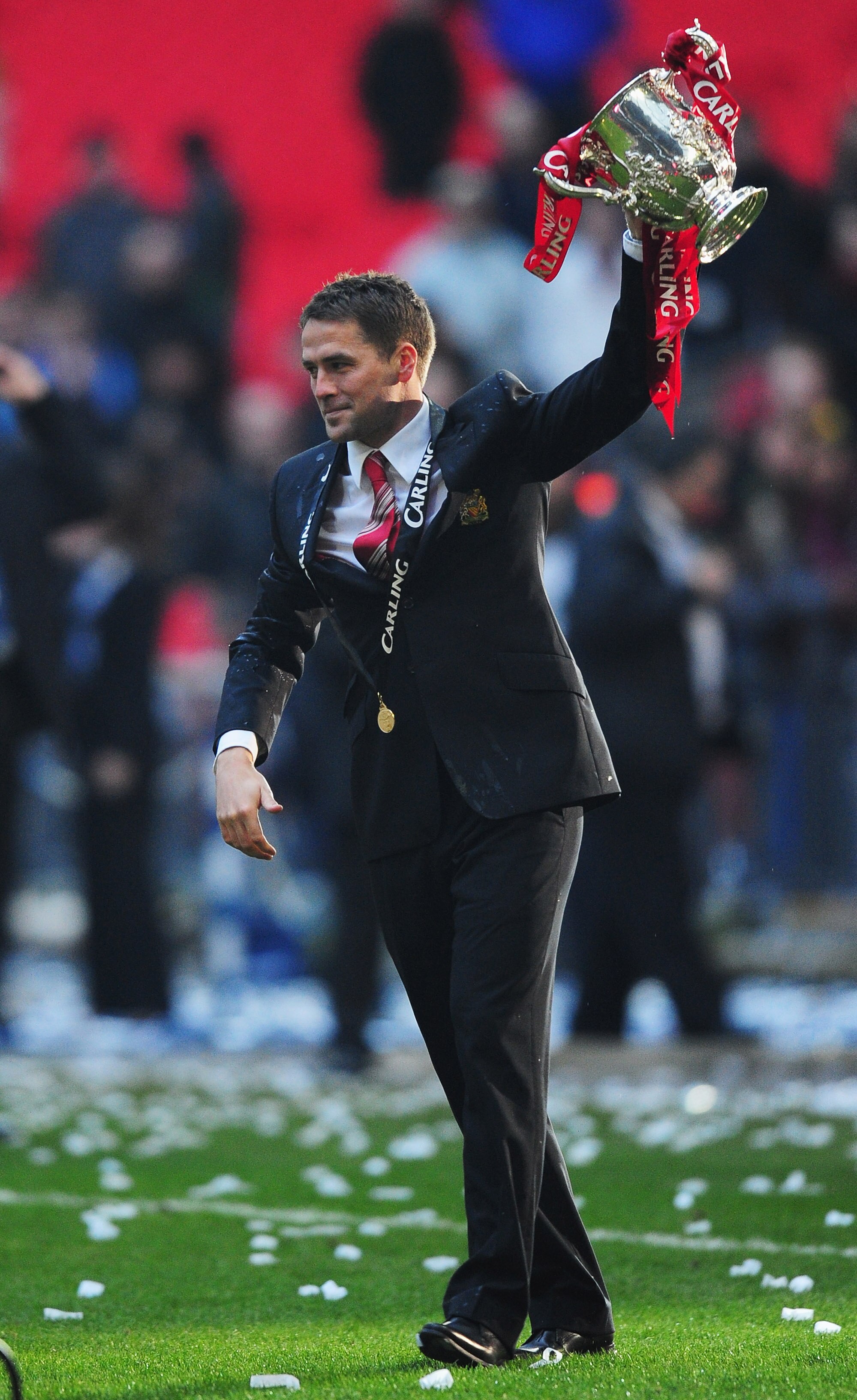LONDON, ENGLAND - FEBRUARY 28:  Goalscorer Michael Owen of Manchester United celebrates with the trophy after victory in the Carling Cup Final between Aston Villa and Manchester United at Wembley Stadium on February 28, 2010 in London, England.  (Photo by