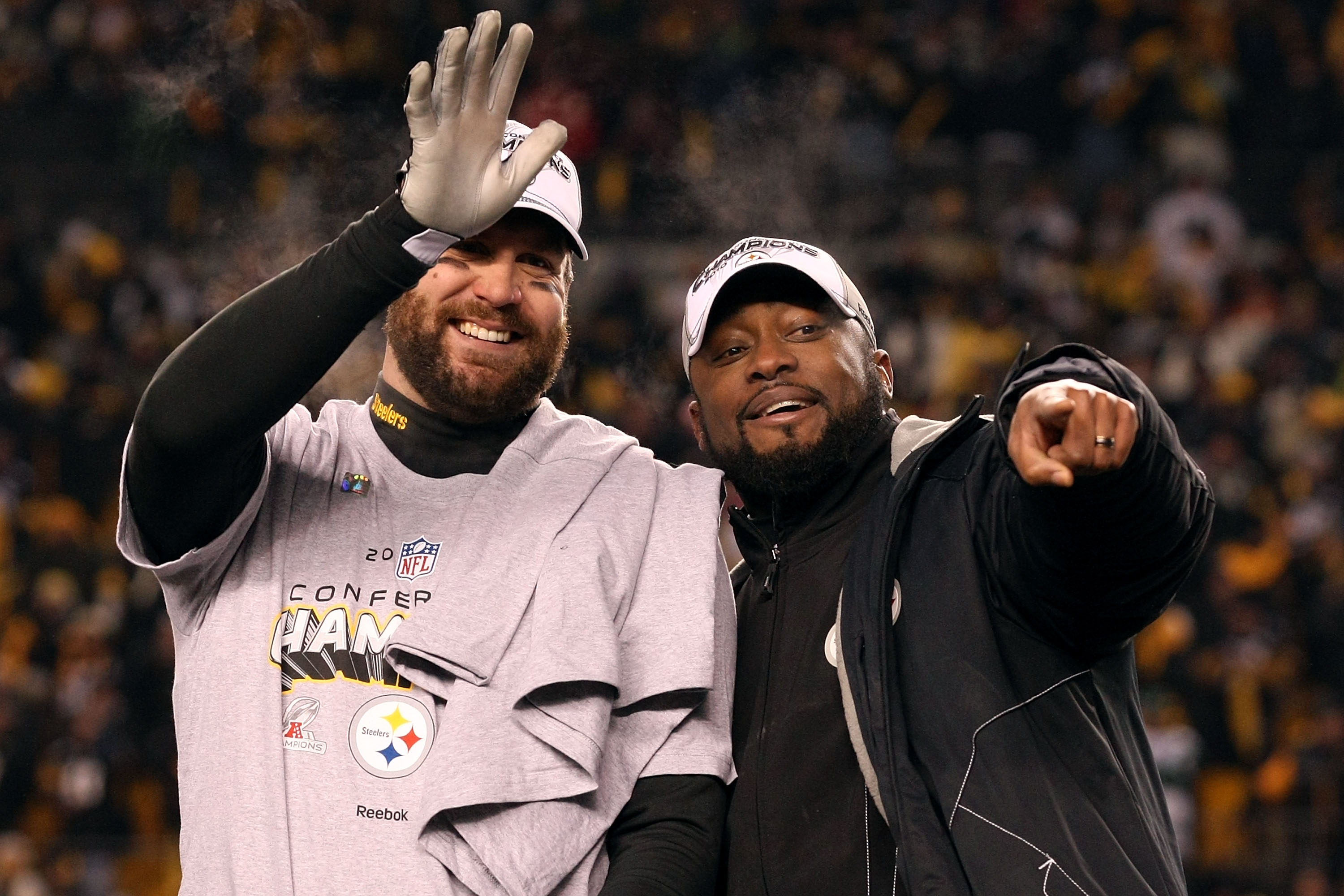 Head coach Mike Tomlin of the Pittsburgh Steelers hugs head coach News  Photo - Getty Images