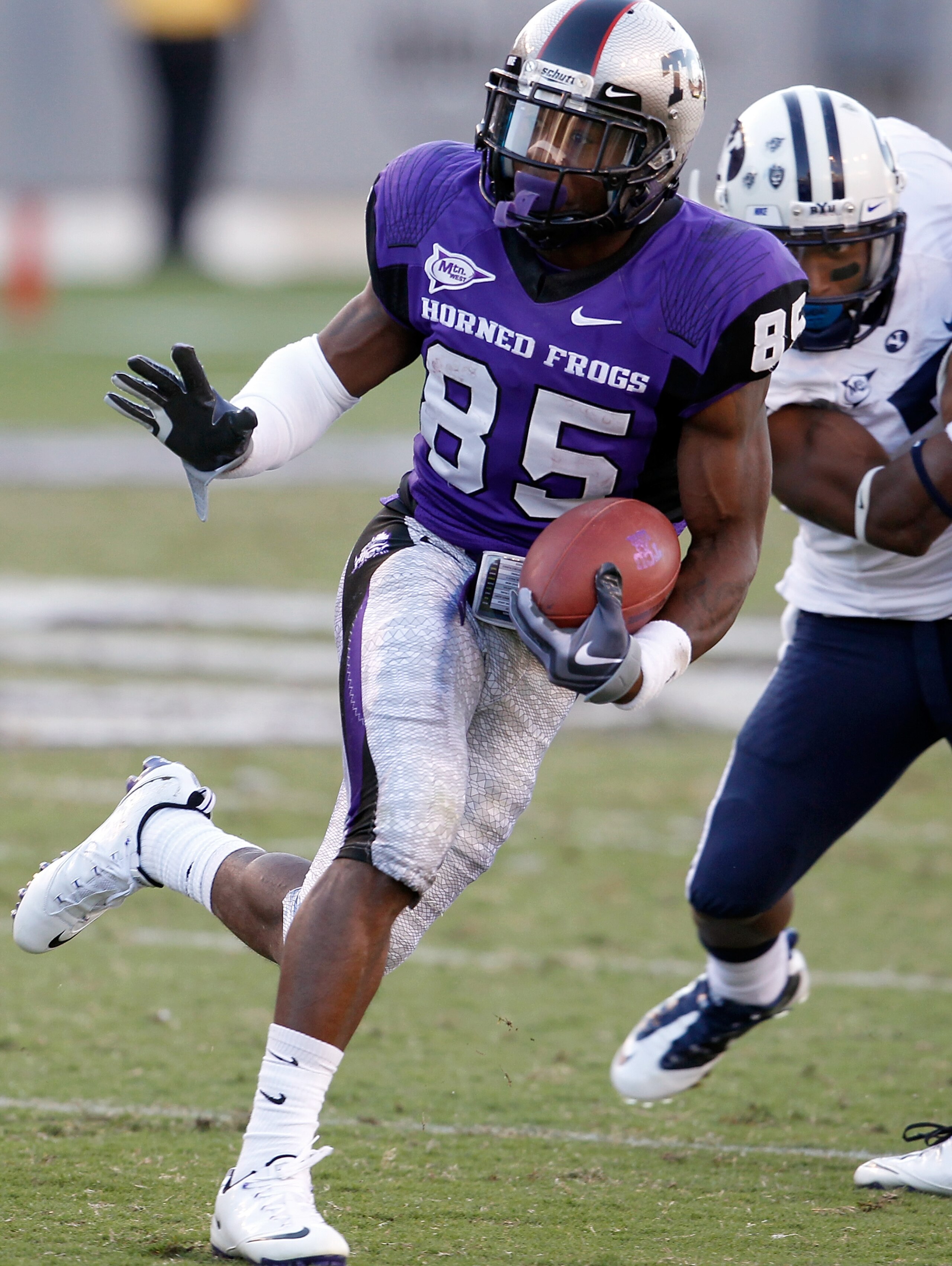 FORT WORTH, TX - OCTOBER 16:  Wide receiver Jeremy Kerley #85 of the TCU Horned Frogs carries the ball against the BYU Cougars at Amon G. Carter Stadium on October 16, 2010 in Fort Worth, Texas.  TCU beat BYU 31-3.  (Photo by Tom Pennington/Getty Images)