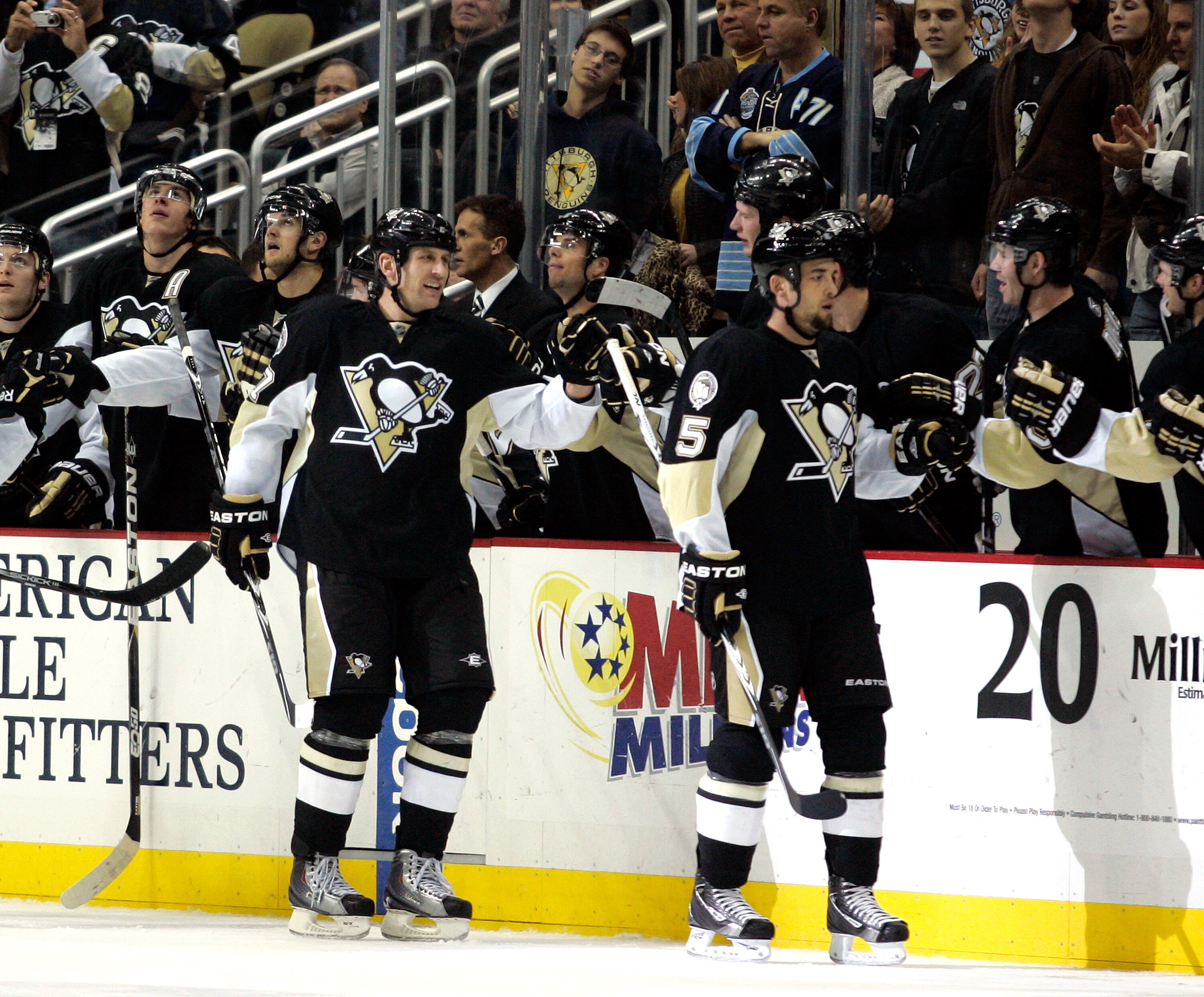 PITTSBURGH, PA - JANUARY 10:  Mike Rupp #17 of the Pittsburgh Penguins celebrates his second period goal against the Boston Bruins on January 10, 2011 at Consol Energy Center in Pittsburgh, Pennsylvania.  (Photo by Justin K. Aller/Getty Images)