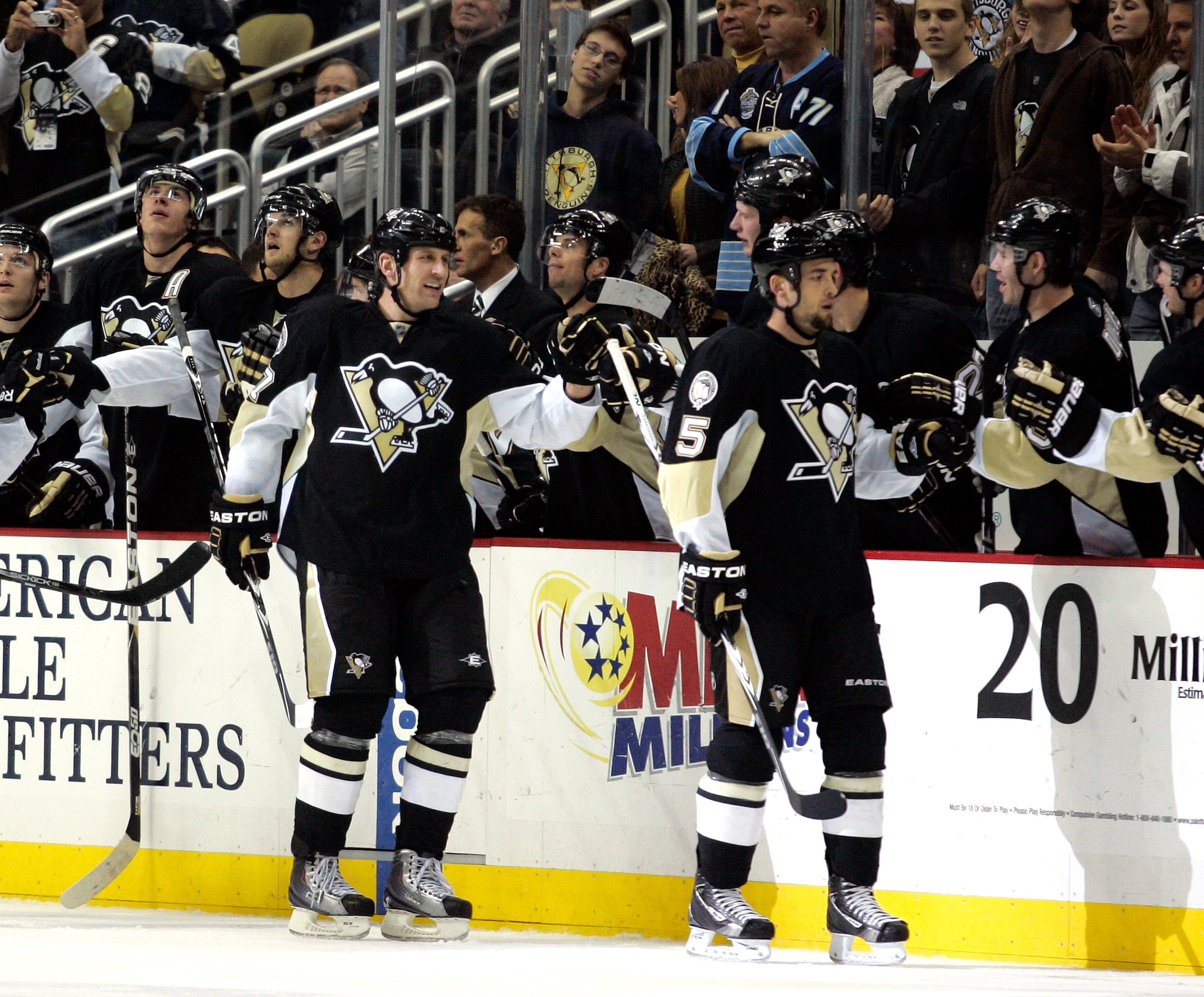 PITTSBURGH, PA - JANUARY 10:  Mike Rupp #17 of the Pittsburgh Penguins celebrates his second period goal against the Boston Bruins on January 10, 2011 at Consol Energy Center in Pittsburgh, Pennsylvania.  (Photo by Justin K. Aller/Getty Images)