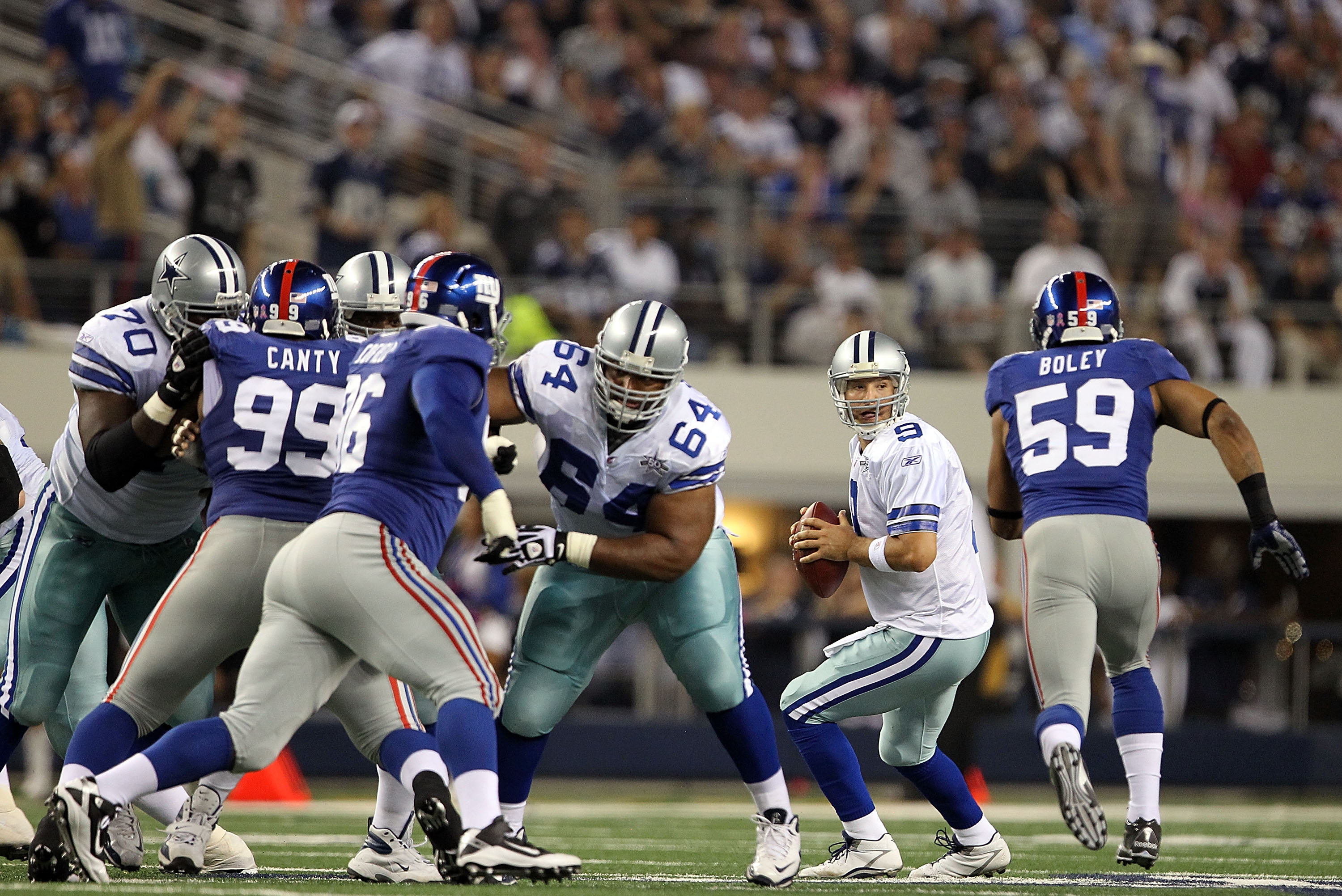 Tony Romo tosses TD pass, Cowboys lose 27-13 to Eagles