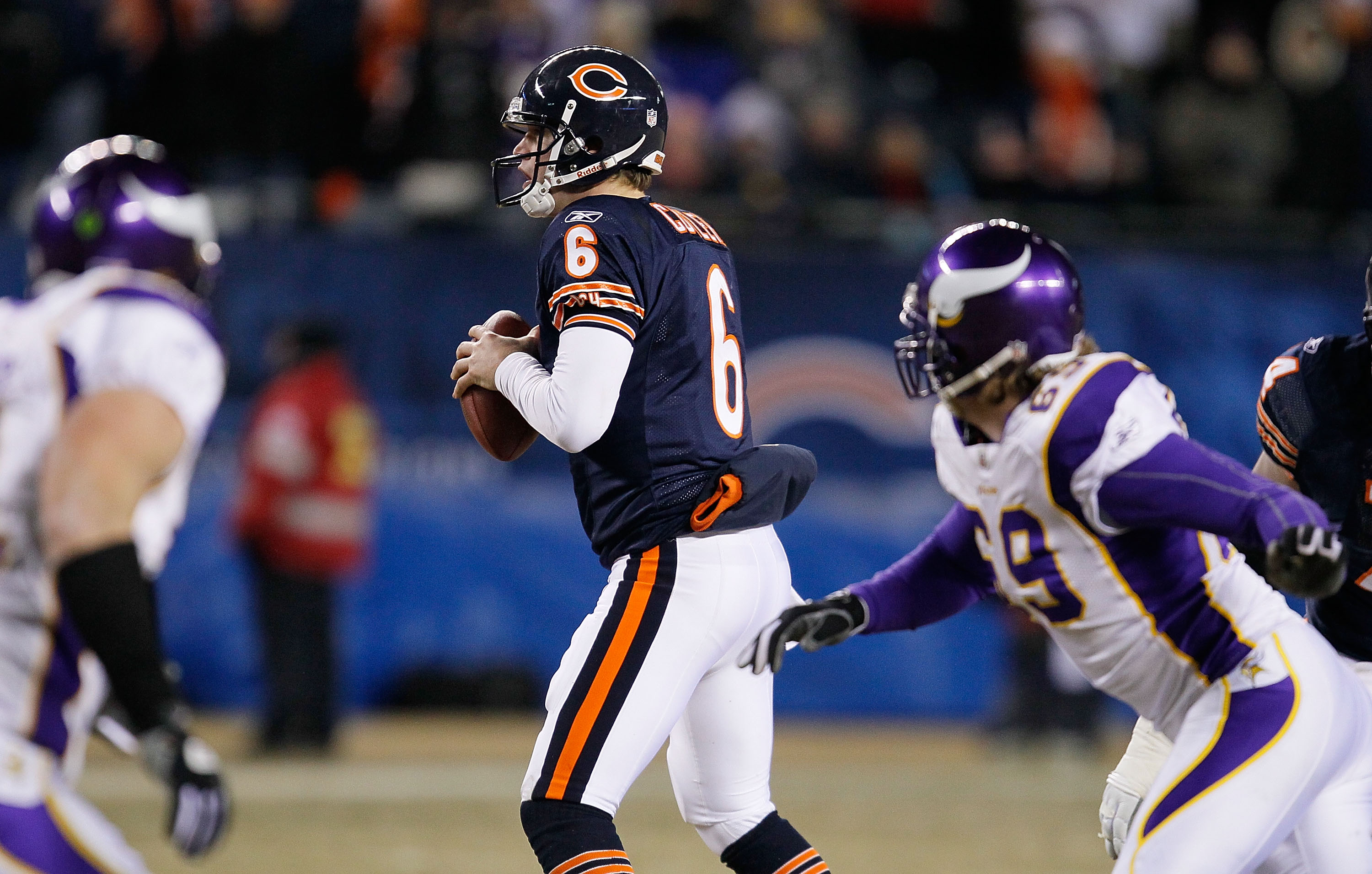 CHICAGO - DECEMBER 28: Jay Cutler #6 of the Chicago Bears prepares to throw the game-winning touchdown pass to Devin Aromashodu against the Minnesota Vikings at Soldier Field on December 28, 2009 in Chicago, Illinois. The Bears defeated the Vikings 36-30