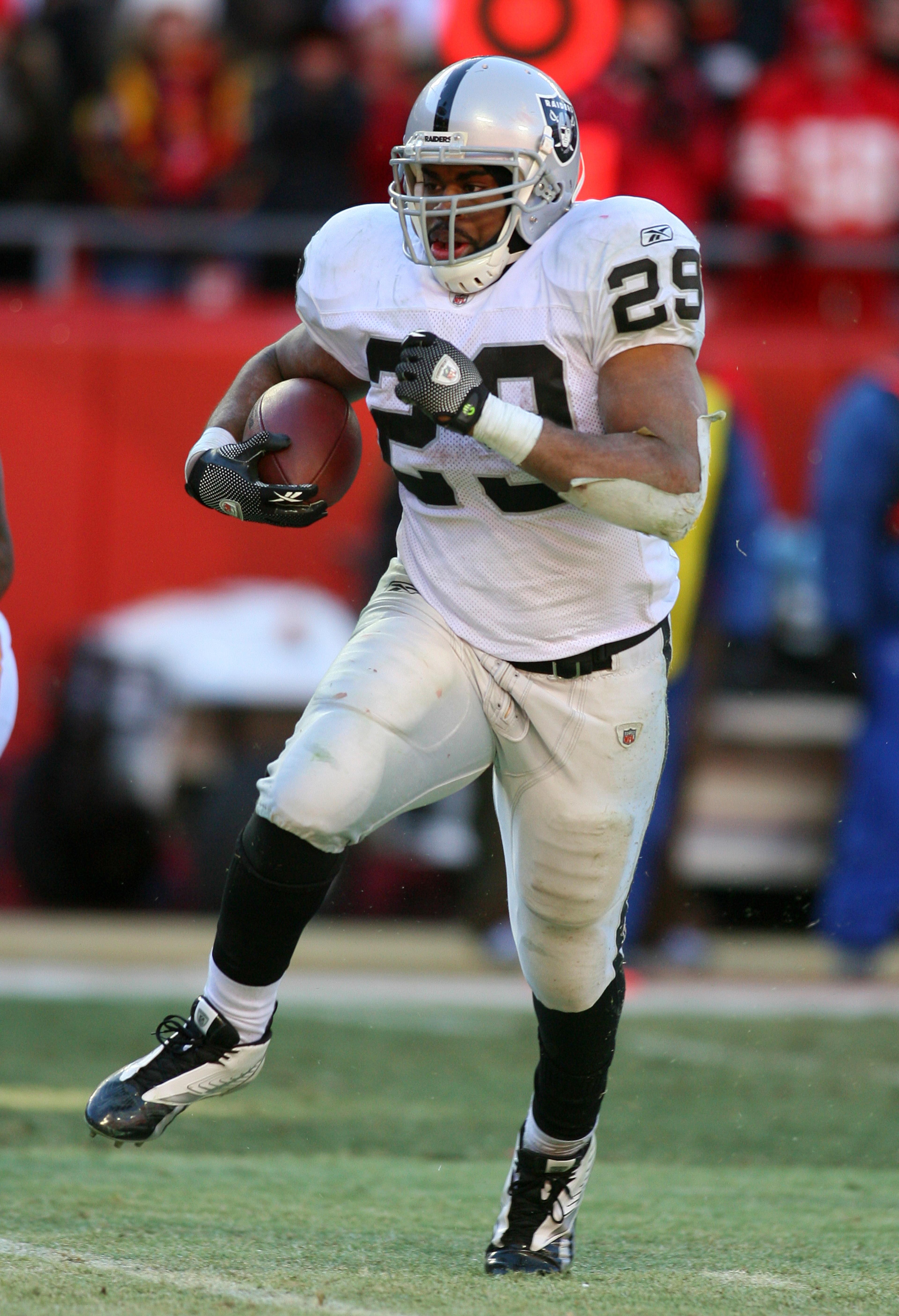 KANSAS CITY, MO - JANUARY 02: Running back Michael Bush #29 of the Oakland Raiders runs down field in a game against the Kansas City Chiefs at Arrowhead Stadium on January 2, 2011 in Kansas City, Missouri. (Photo by Tim Umphrey/Getty Images) KANSAS CITY, MO - JANUARY 02: Running back Michael Bush #29 of the Oakland Raiders runs down field in a game against the Kansas City Chiefs at Arrowhead Stadium on January 2, 2011 in Kansas City, Missouri. (Photo by Tim Umphrey/Getty Images)