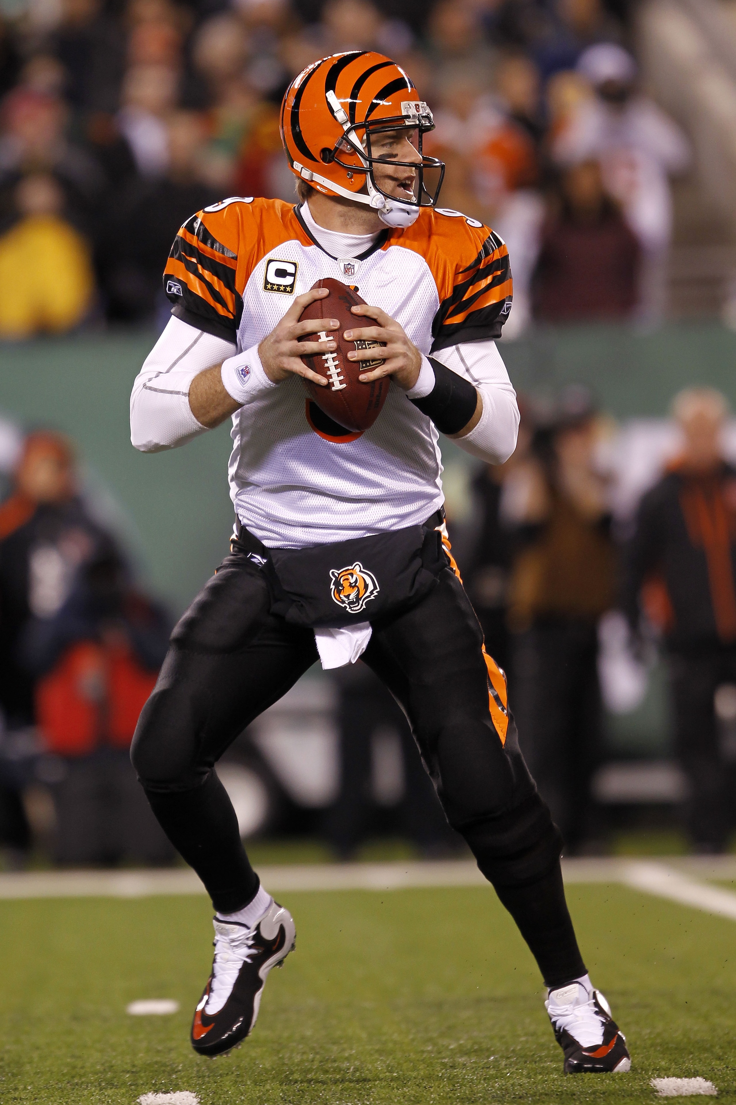 EAST RUTHERFORD, NJ - NOVEMBER 25:  Quarterback Carson Palmer #9 of the Cincinnati Bengals looks to throw a pass against the New York Jets at New Meadowlands Stadium on November 25, 2010 in East Rutherford, New Jersey.  (Photo by Chris Trotman/Getty Image