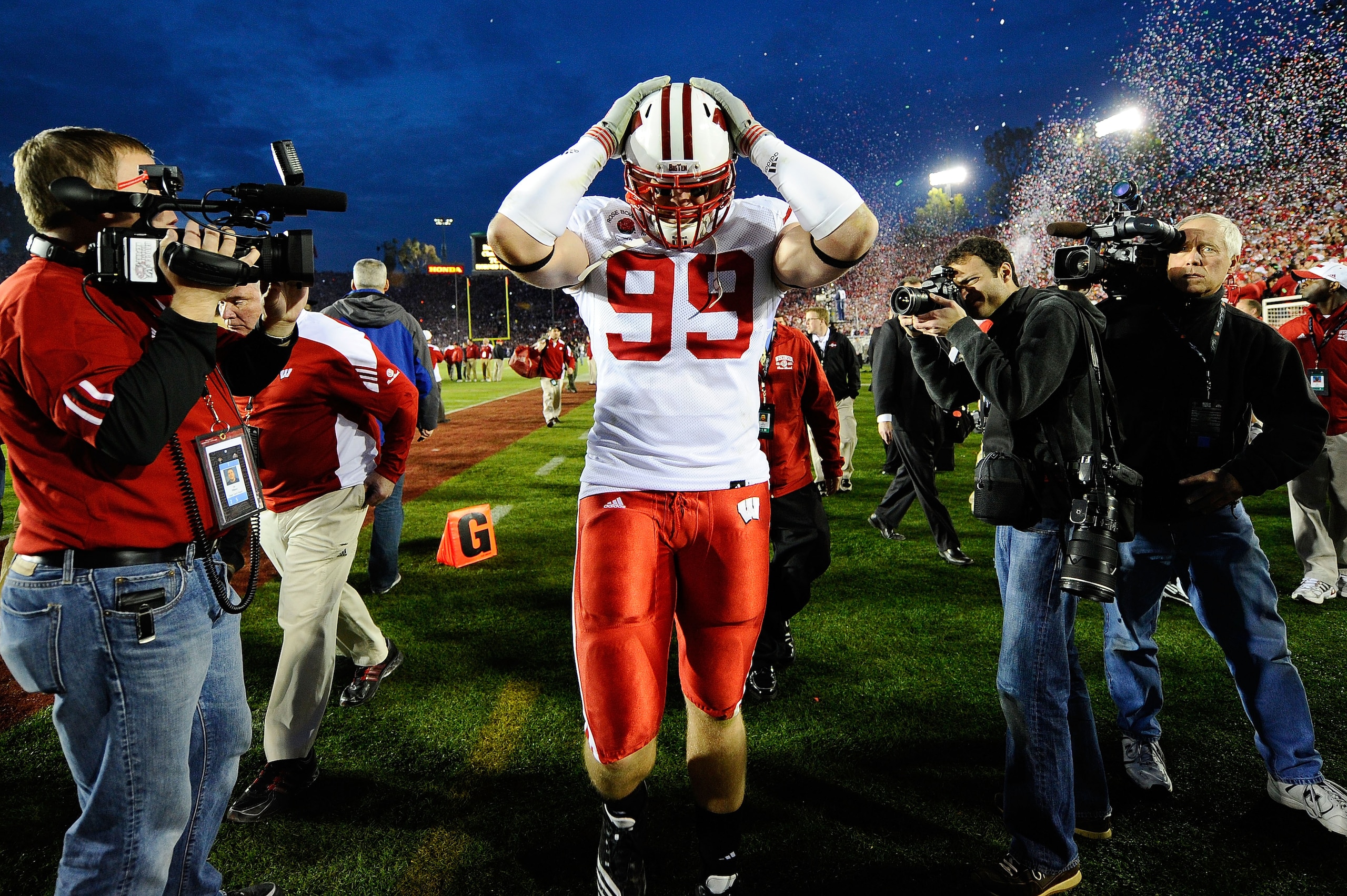 PASADENA, CA - JANUARY 01: Defensive lineman J.J. Watt #99 of the Wisconsin Badgers walks off the field after losing 21-19 to the TCU Horned Frogs in the 97th Rose Bowl game on January 1, 2011 in Pasadena, California. (Photo by Kevork Djansezian/Getty I PASADENA, CA - JANUARY 01: Defensive lineman J.J. Watt #99 of the Wisconsin Badgers walks off the field after losing 21-19 to the TCU Horned Frogs in the 97th Rose Bowl game on January 1, 2011 in Pasadena, California. (Photo by Kevork Djansezian/Getty I