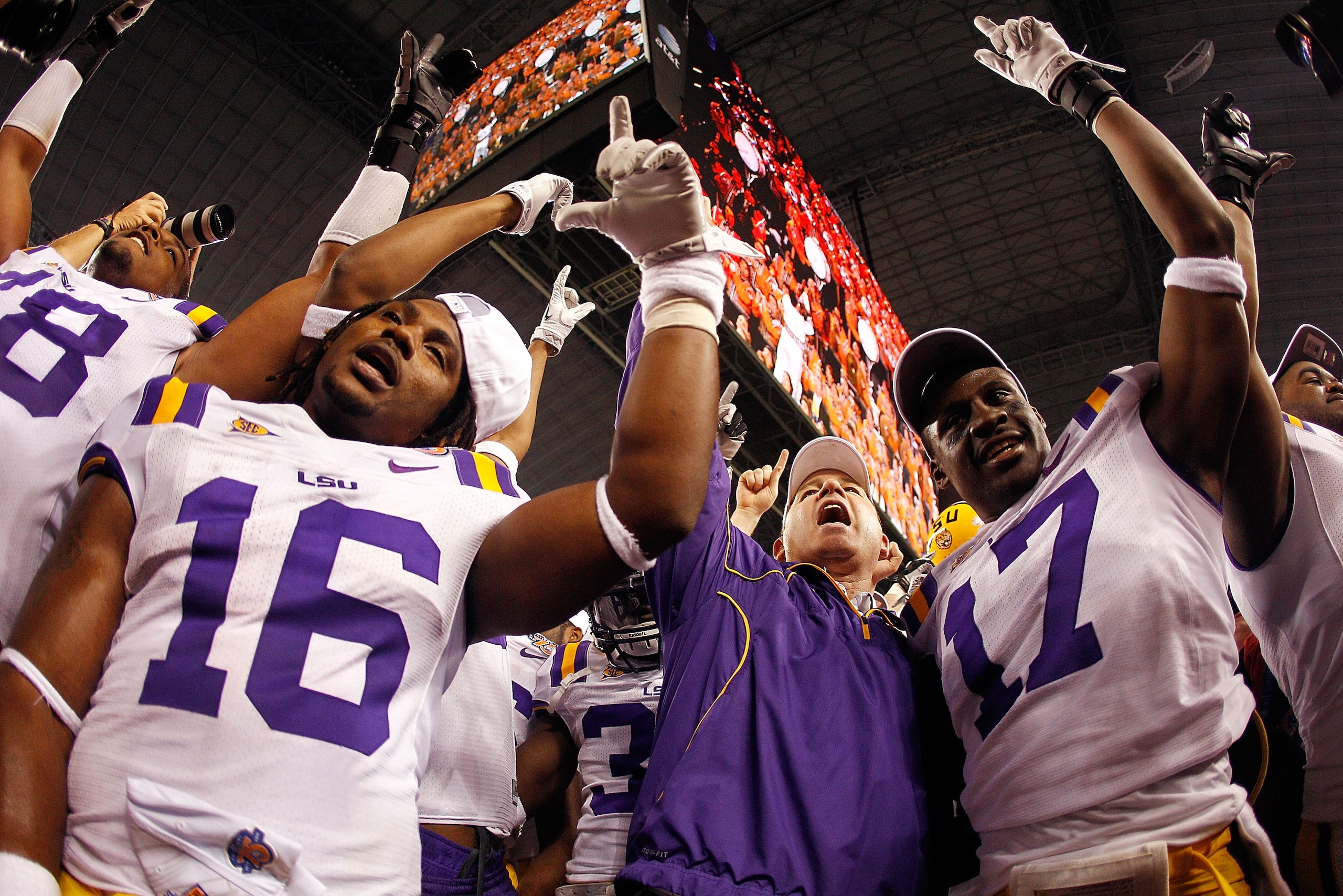 ARLINGTON, TX - JANUARY 07:  Head coach Les Miles of the Louisiana State University Tigers celebrates after defeating the Texas A&M Aggies 41-24 during the AT&T Cotton Bowl at Cowboys Stadium on January 7, 2011 in Arlington, Texas.  (Photo by Chris Grayth