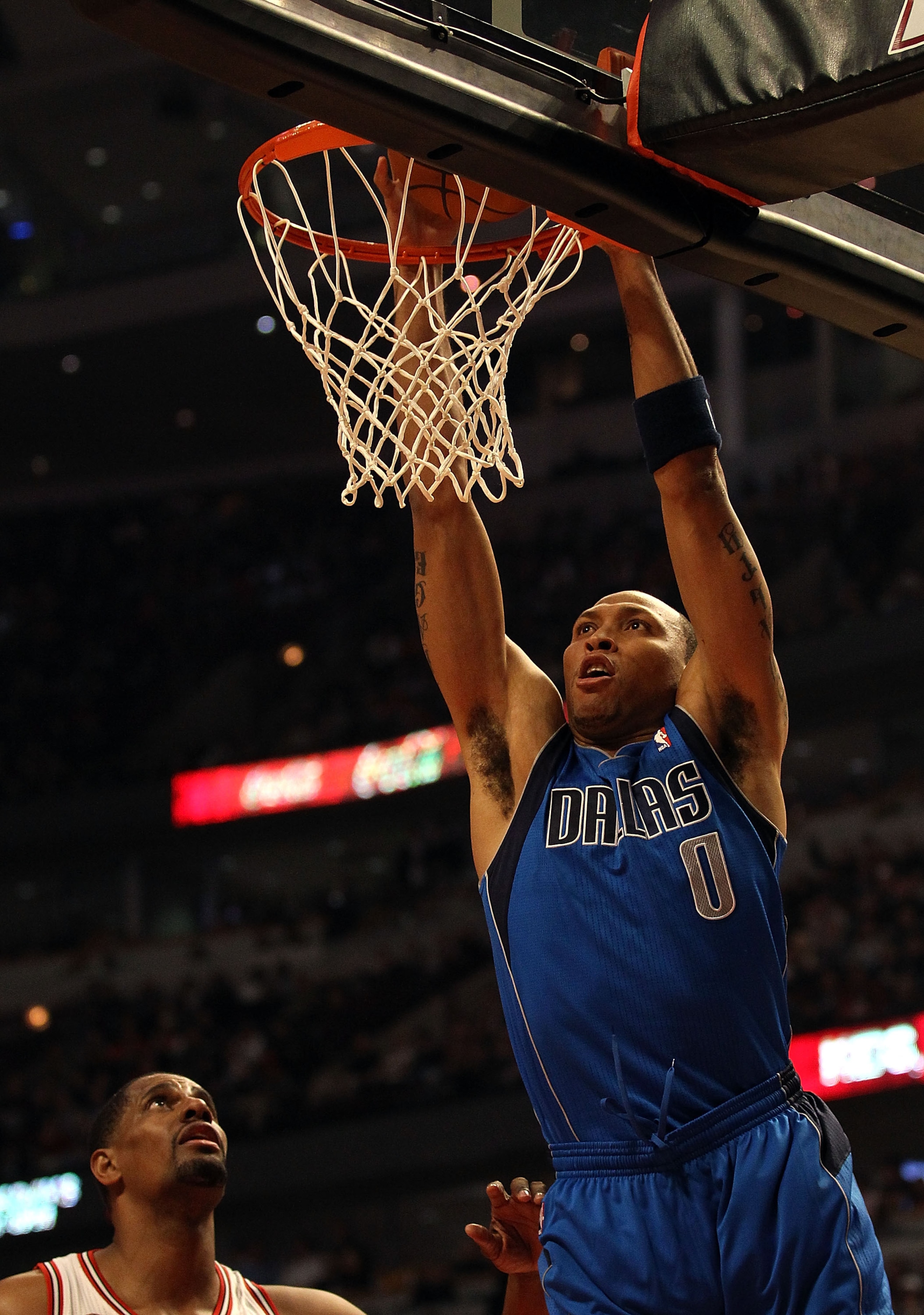 CHICAGO, IL - JANUARY 20: Shawn Marion #0 of the Dallas Mavericks dunks the ball over Kurt Thomas #40 of the Chicago Bulls at the United Center on January 20, 2011 in Chicago, Illinois. NOTE TO USER: User expressly acknowledges and agrees that, by downloa