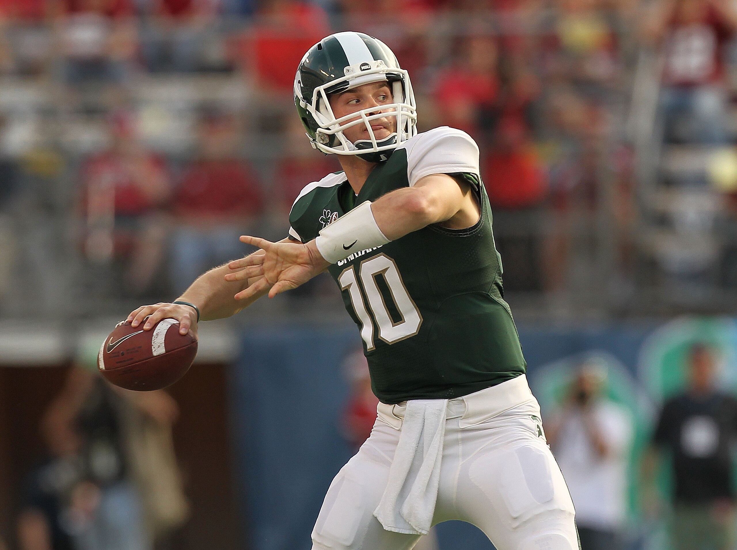 ORLANDO, FL - JANUARY 01:  Andrew Maxwell #10 of the Michigan State Spartans passes the ball during the Capitol One Bowl against the Alabama Crimson Tide at the Florida Citrus Bowl on January 1, 2011 in Orlando, Florida.  (Photo by Mike Ehrmann/Getty Imag