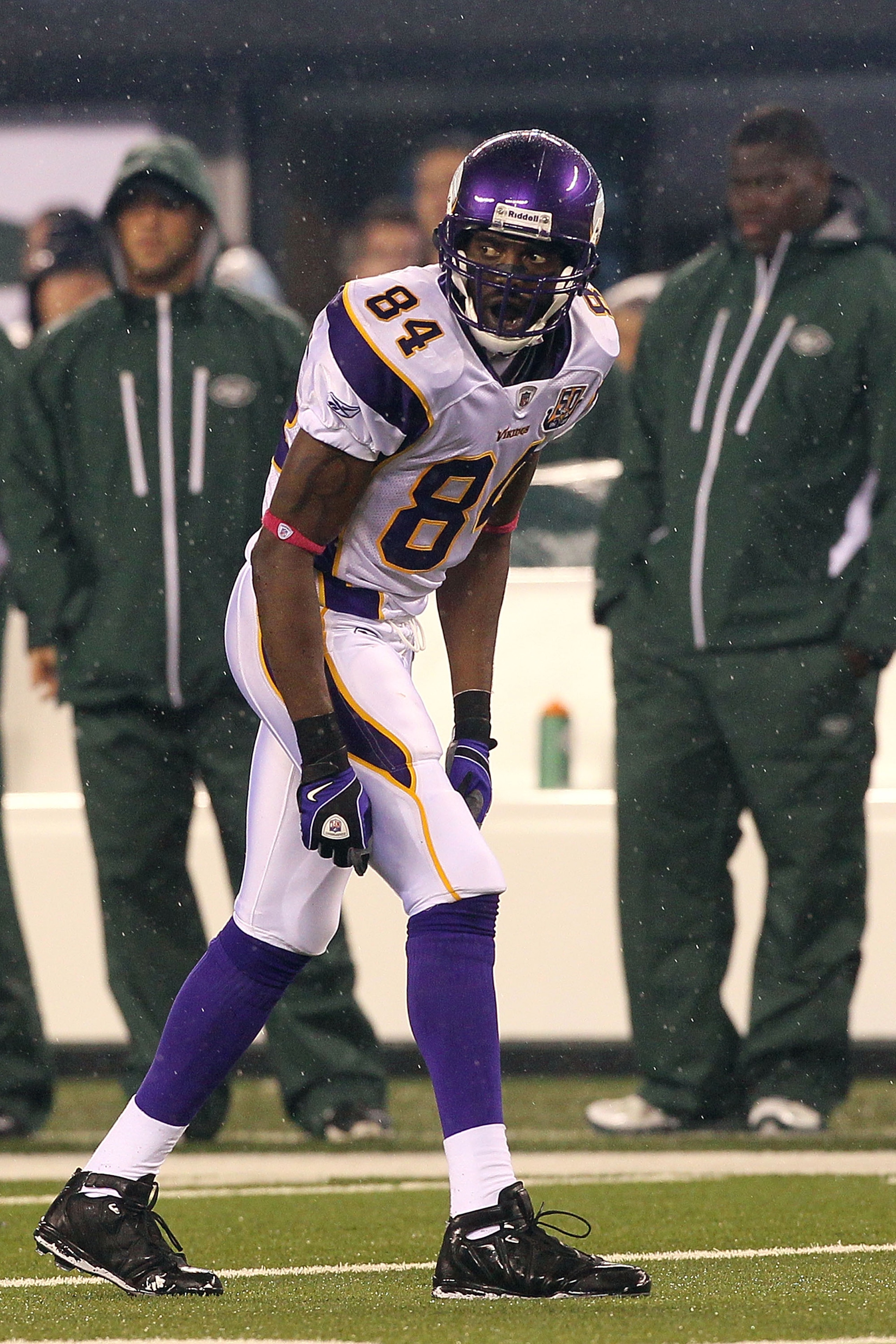 EAST RUTHERFORD, NJ - OCTOBER 11: Randy Moss #84 of the Minnesota Vikings lines up on offense against the New York Jets at New Meadowlands Stadium on October 11, 2010 in East Rutherford, New Jersey. (Photo by Jim McIsaac/Getty Images) EAST RUTHERFORD, NJ - OCTOBER 11: Randy Moss #84 of the Minnesota Vikings lines up on offense against the New York Jets at New Meadowlands Stadium on October 11, 2010 in East Rutherford, New Jersey. (Photo by Jim McIsaac/Getty Images)