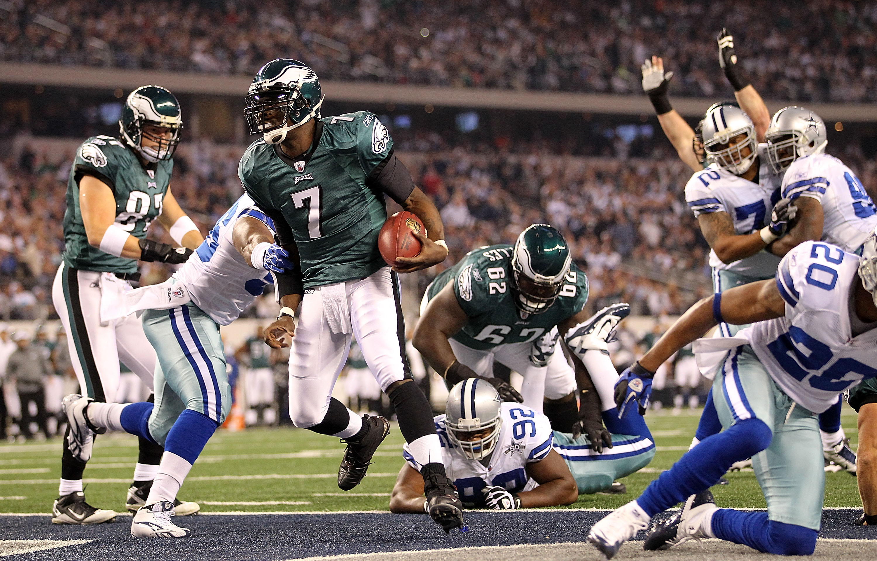 Dallas Cowboys fall to the Philadelphia Eagles 20-7 on Christmas