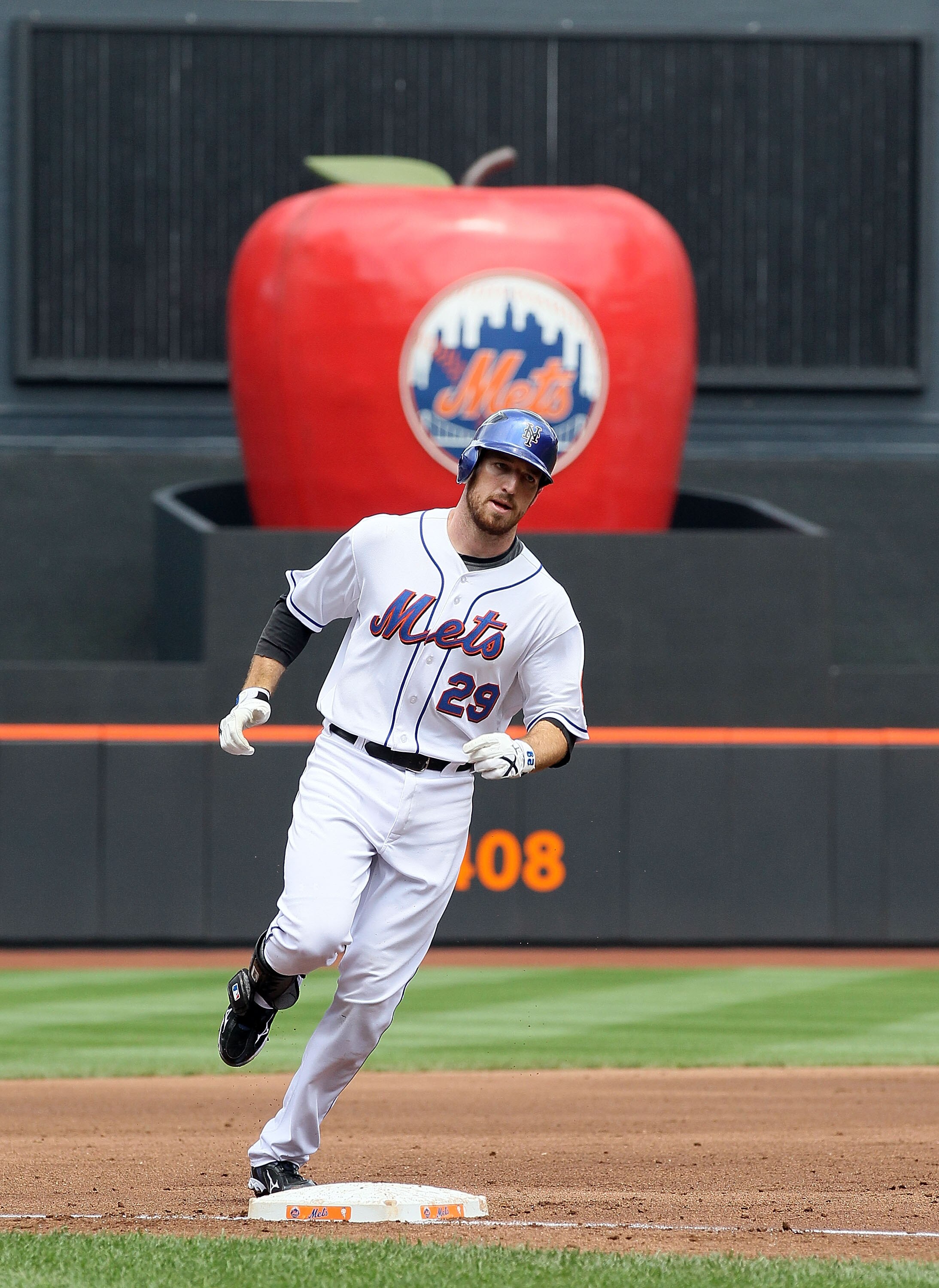 NEW YORK - JULY 29: Ike Davis #29 of the New York Mets runs the bases after his third inning three run home run against the St. Louis Cardinals on July 29, 2010 at Citi Field in the Flushing neighborhood of the Queens borough of New York City. (Photo by NEW YORK - JULY 29: Ike Davis #29 of the New York Mets runs the bases after his third inning three run home run against the St. Louis Cardinals on July 29, 2010 at Citi Field in the Flushing neighborhood of the Queens borough of New York City. (Photo by