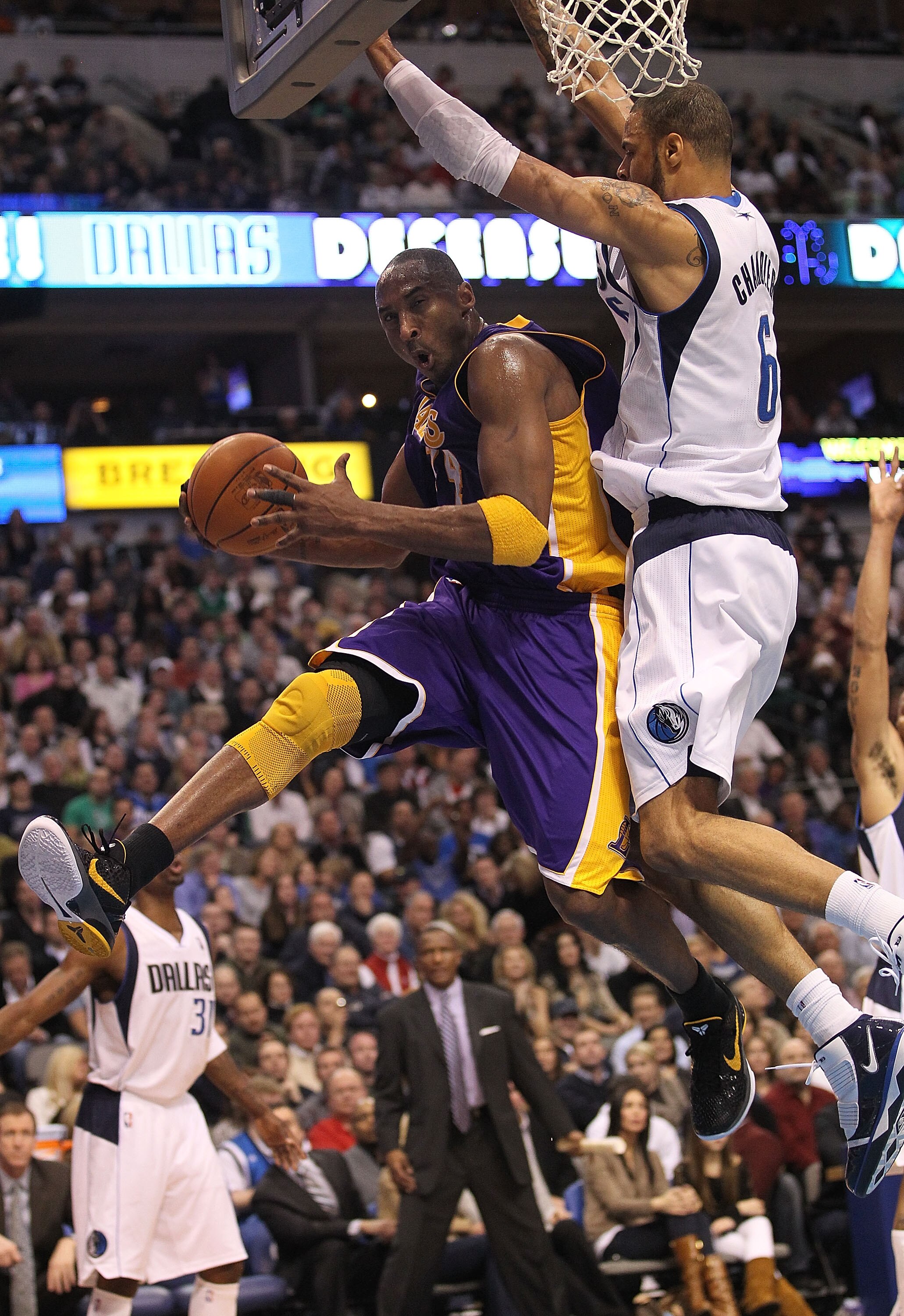 DALLAS, TX - JANUARY 19:  Guard Kobe Bryant #24 of the Los Angeles Lakers takes a shot against Tyson Chandler #6 of the Dallas Mavericks at American Airlines Center on January 19, 2011 in Dallas, Texas.  NOTE TO USER: User expressly acknowledges and agree