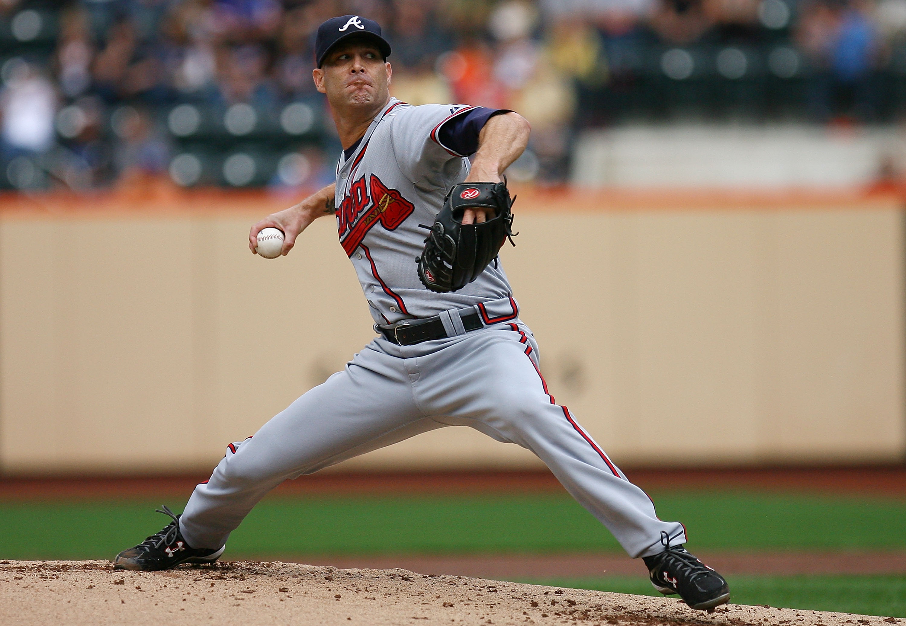 Atlanta Braves starter Tim Hudson throws a pitch during the first