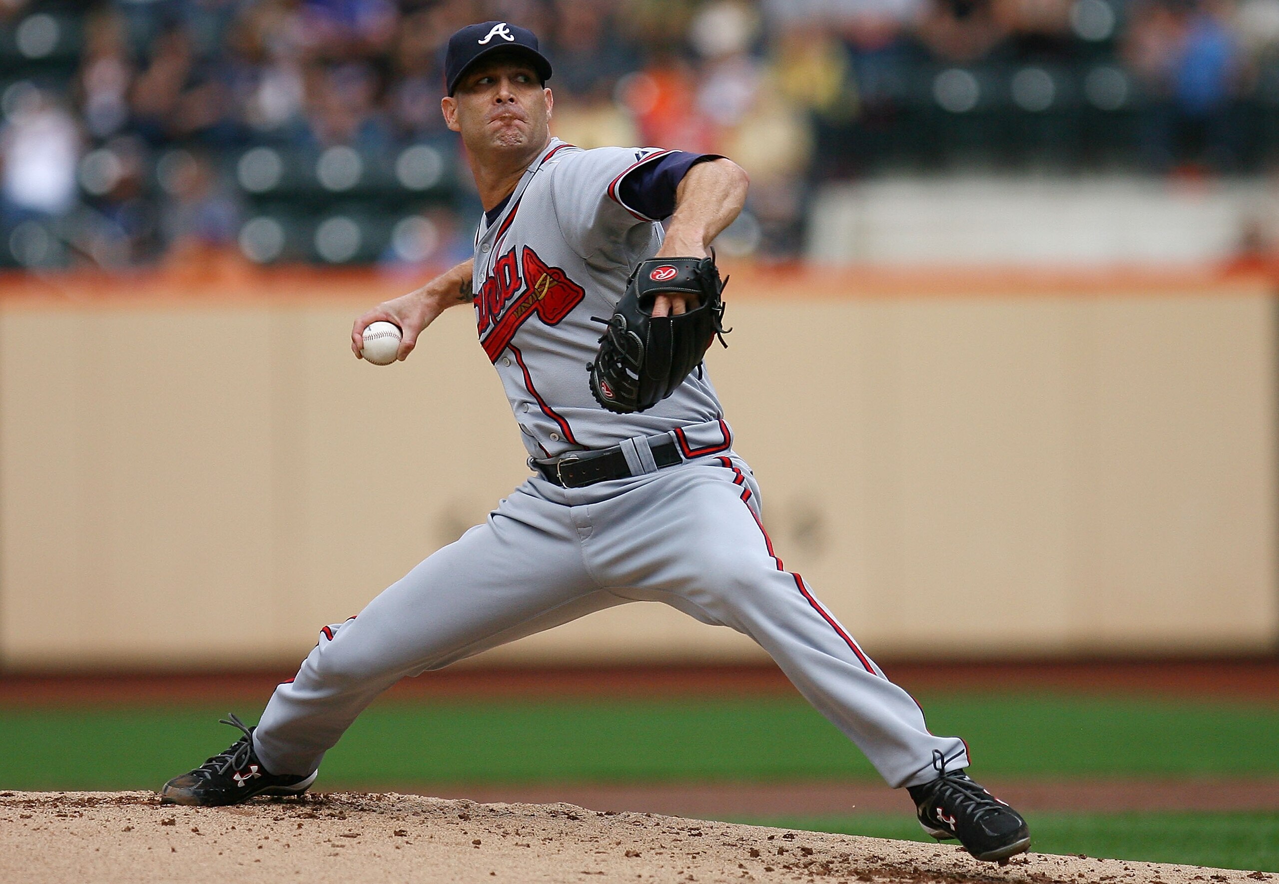 NEW YORK - SEPTEMBER 18:  Tim Hudson #15 of the Atlanta Braves pitches against the New York Mets on September 18, 2010 at Citi Field in the Flushing neighborhood of the Queens borough of New York City.  (Photo by Andrew Burton/Getty Images)