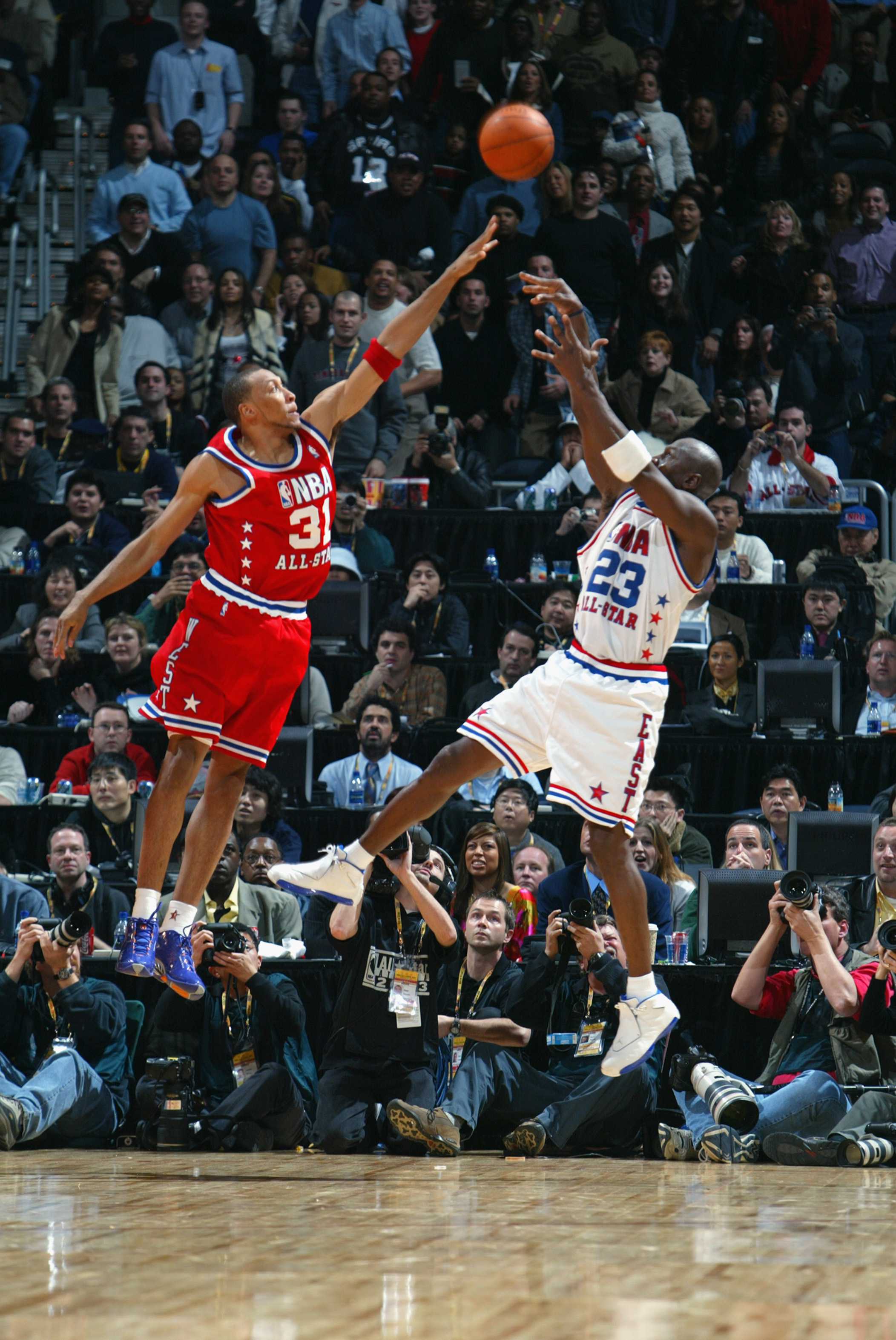 12 Photos of Michael Jordan and Kobe Bryant Through the Years