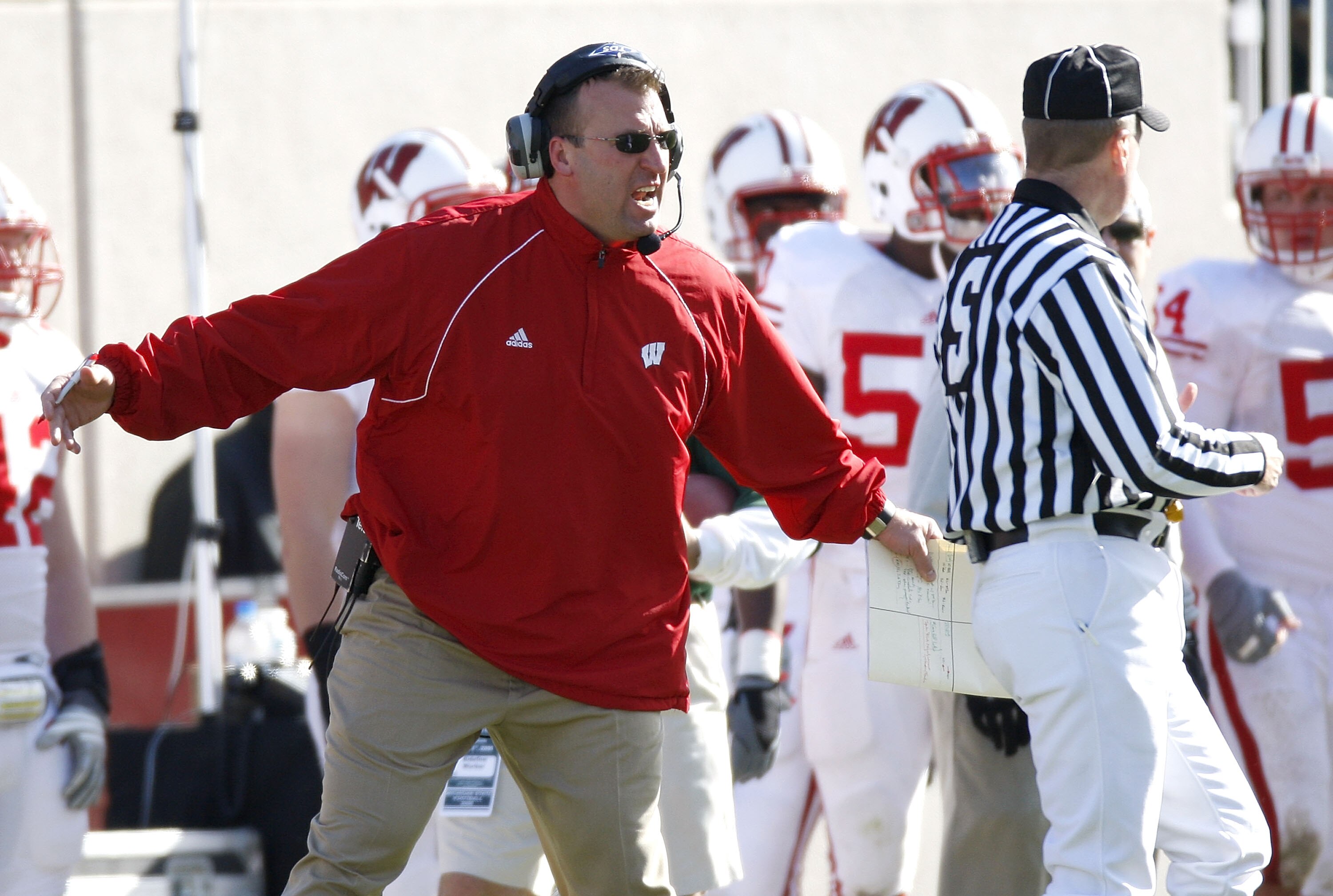 EAST LANSING, MI - NOVEMBER 01:  Head coach Brett Bielema of the Wisconsin Badgers argues a third quarter call while playing the Michigan State Spartans on November 1, 2008 at Spartan Stadium in East Lansing, Michigan. Michigan State won the game 25-24.