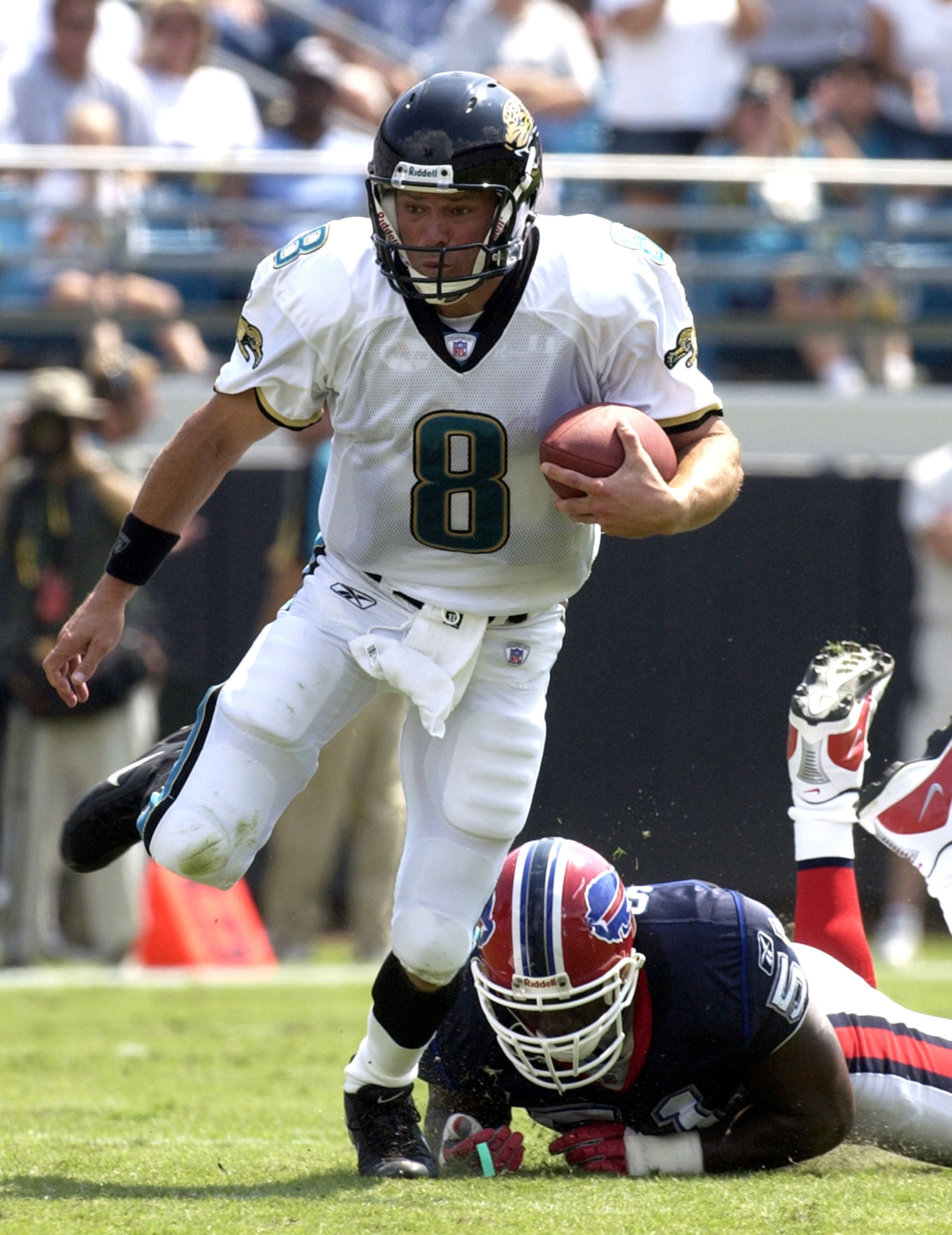 Jacksonville Jaguars quarterback Mark Brunell scrambles for a first down in the first quarter Sunday, September 14, 2003, at Alltel Stadium, Jacksonville.  (Photo by Al Messerschmidt/Getty Images)