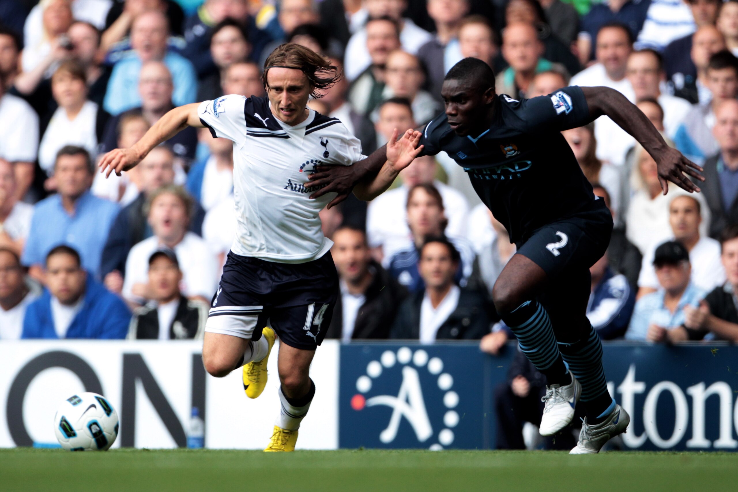 LONDON, ENGLAND - AUGUST 14:  Luka Modric of Tottenham battles with Micah Richards of Manchester City during the Barclays Premier League match between Tottenham Hotspur and Manchester City at White Hart Lane on August 14, 2010 in London, England.  (Photo 
