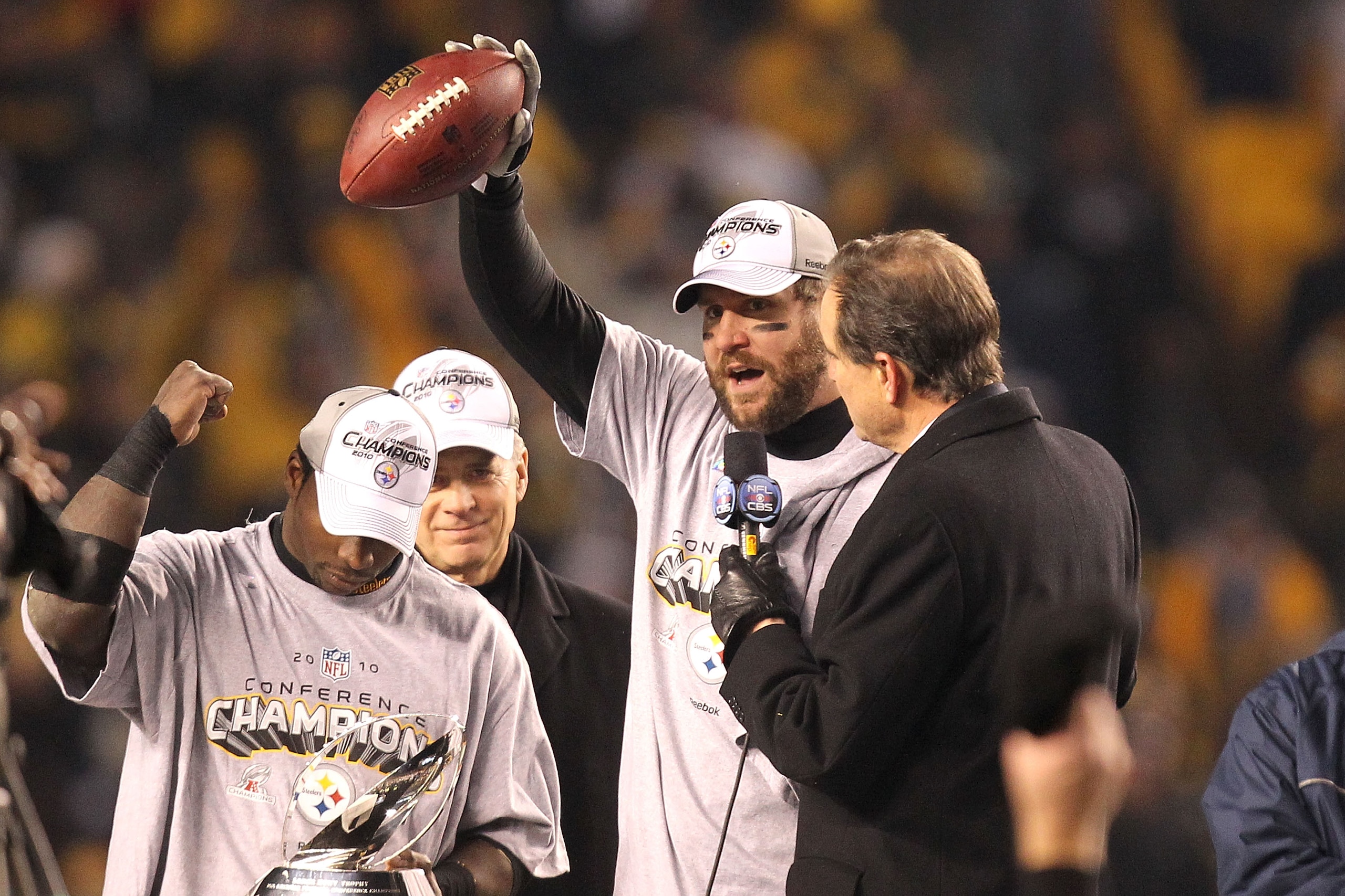 PITTSBURGH, PA - JANUARY 23:  Ben Roethlisberger #7 and Rashard Mendenhall #34 of the Pittsburgh Steelers are interviewed by CBS sportscaster Jim Nantz after they defeated the New York Jets 24 to 19 during the 2011 AFC Championship game at Heinz Field on
