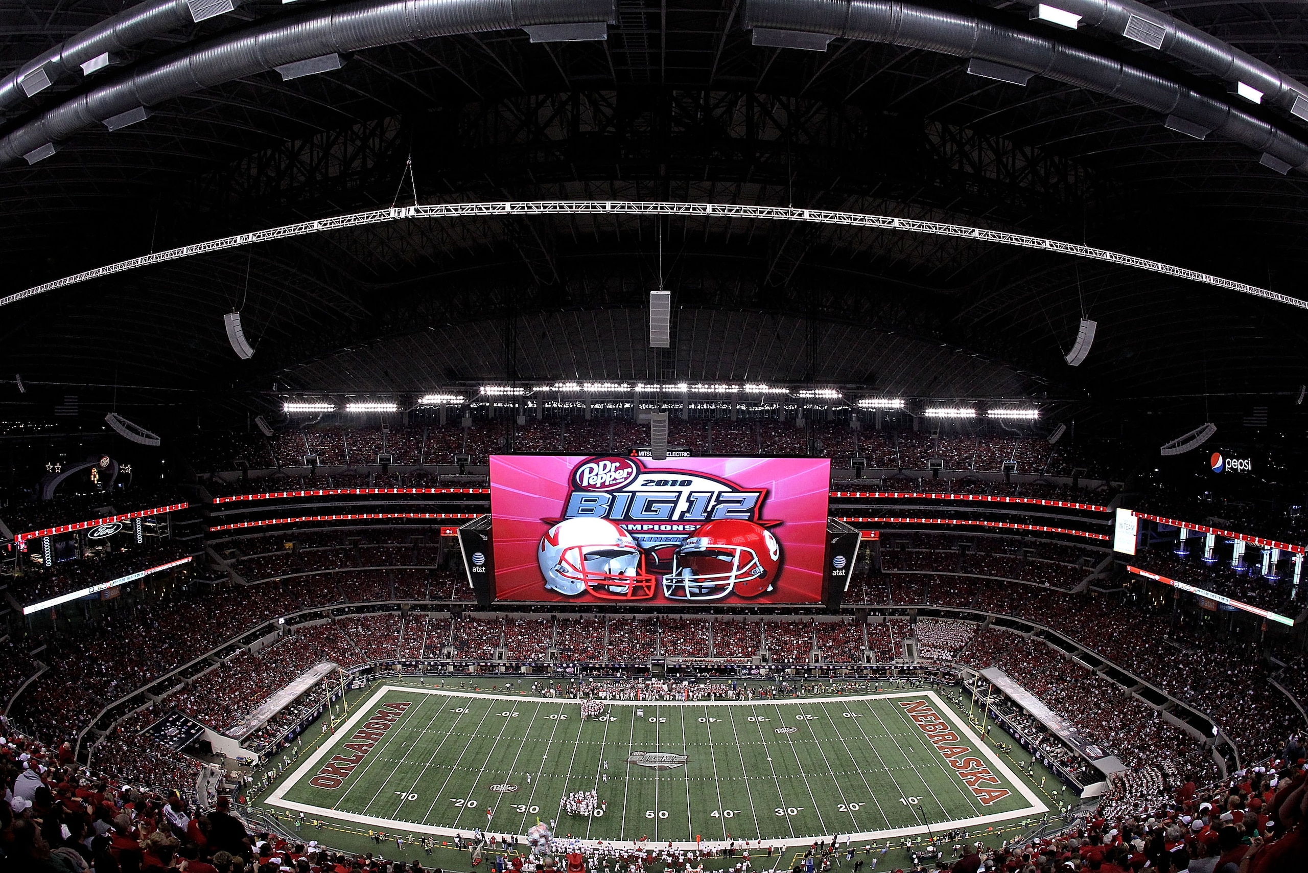 ARLINGTON, TX - DECEMBER 04:  A general view of play between the Oklahoma Sooners and the Nebraska Cornhuskers during the Big 12 Championship at Cowboys Stadium on December 4, 2010 in Arlington, Texas.  (Photo by Ronald Martinez/Getty Images)