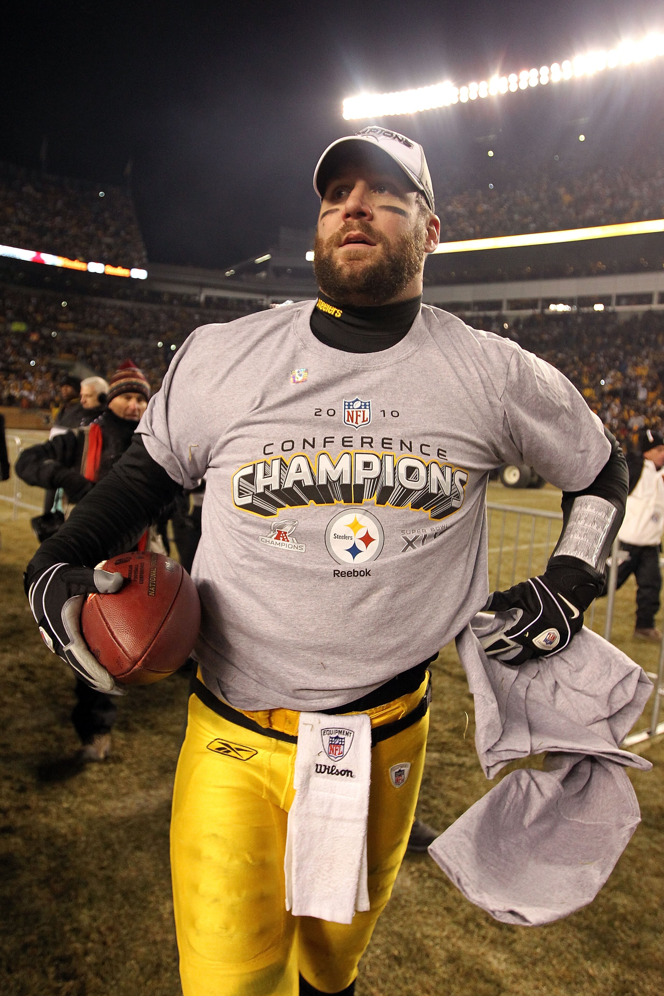 PITTSBURGH, PA - JANUARY 23: Ben Roethlisberger #7 of the Pittsburgh Steelers celebrates their 24 to 19 win over the New York Jets in the 2011 AFC Championship game at Heinz Field on January 23, 2011 in Pittsburgh, Pennsylvania. (Photo by Al Bello/Getty PITTSBURGH, PA - JANUARY 23: Ben Roethlisberger #7 of the Pittsburgh Steelers celebrates their 24 to 19 win over the New York Jets in the 2011 AFC Championship game at Heinz Field on January 23, 2011 in Pittsburgh, Pennsylvania. (Photo by Al Bello/Getty