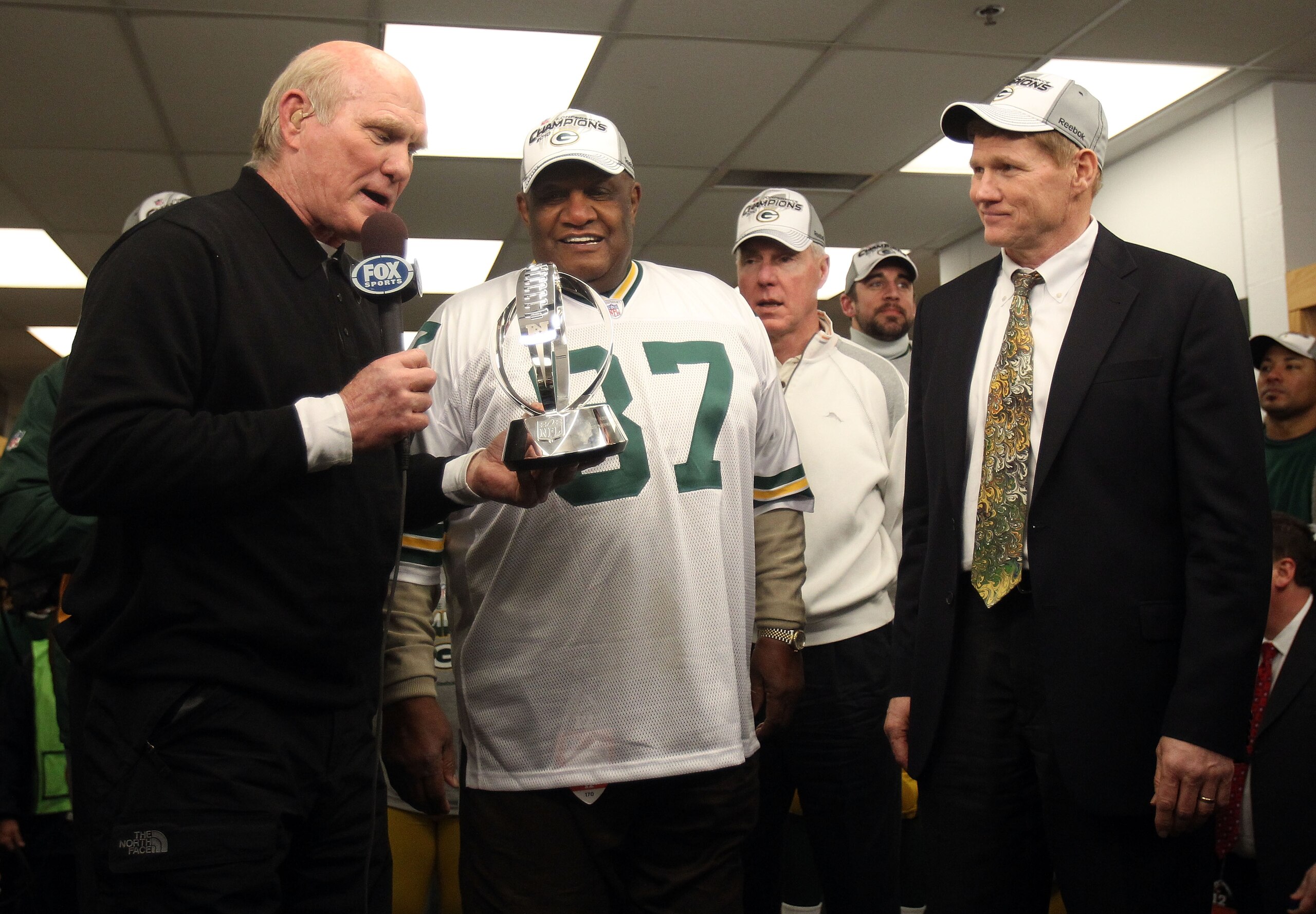 CHICAGO, IL - JANUARY 23:  Fox's Terry Bradshaw interviews former Green Bay Packers legend Willie Davis, general manager Ted Thompson and Packers President and CEO Mark Murphy after the Packers defeated the Chicago Bears 21-14 in the NFC Championship Game