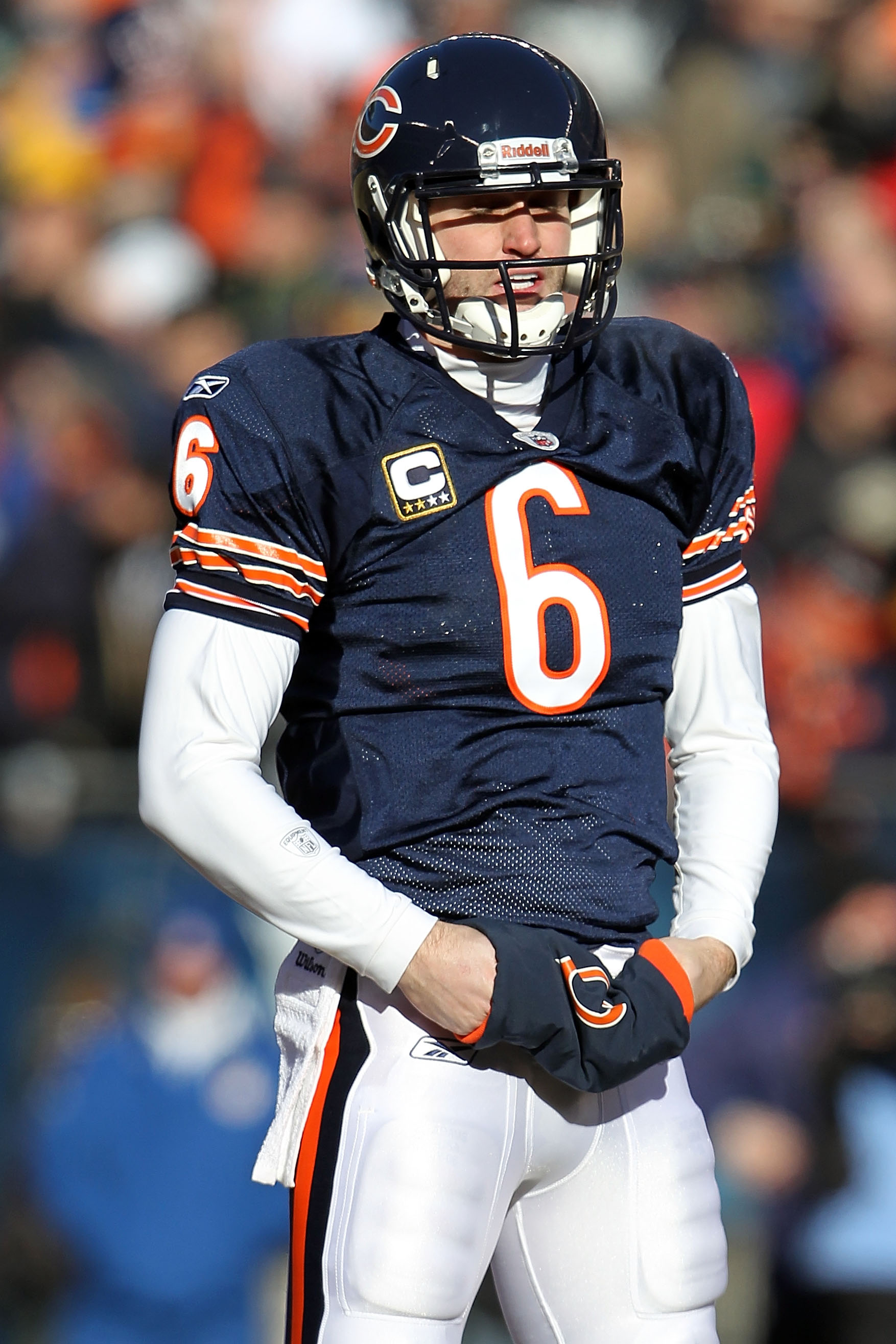 Chicago Bears quarterback Jay Cutler (R) talks with wide receiver