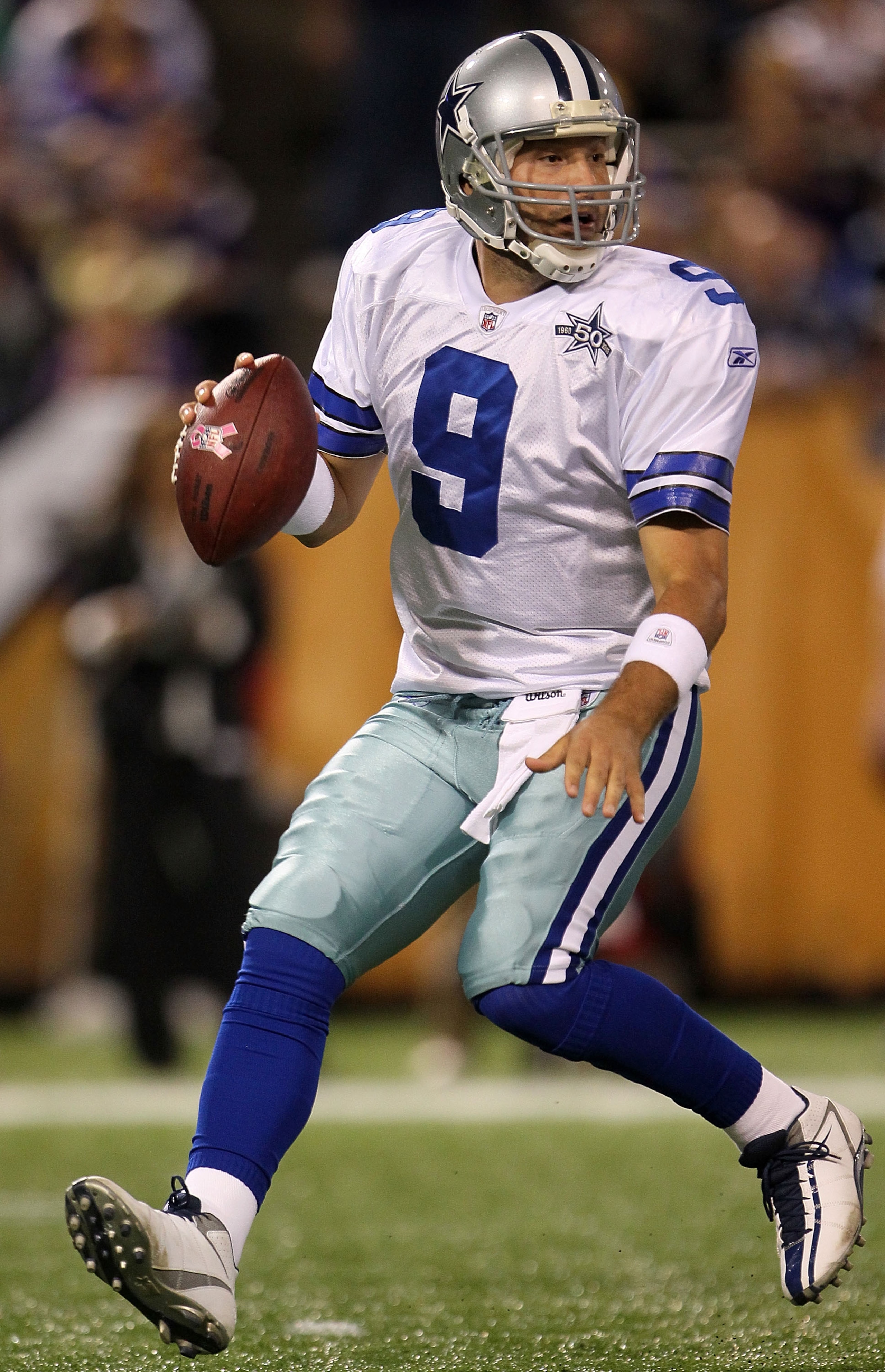 MINNEAPOLIS - OCTOBER 17: Quarterback Tony Romo #9 of the Dallas Cowboys drops back to pass against the Minnesota Vikings at Mall of America Field on October 17, 2010 in Minneapolis, Minnesota. (Photo by Jeff Gross/Getty Images) MINNEAPOLIS - OCTOBER 17: Quarterback Tony Romo #9 of the Dallas Cowboys drops back to pass against the Minnesota Vikings at Mall of America Field on October 17, 2010 in Minneapolis, Minnesota. (Photo by Jeff Gross/Getty Images)