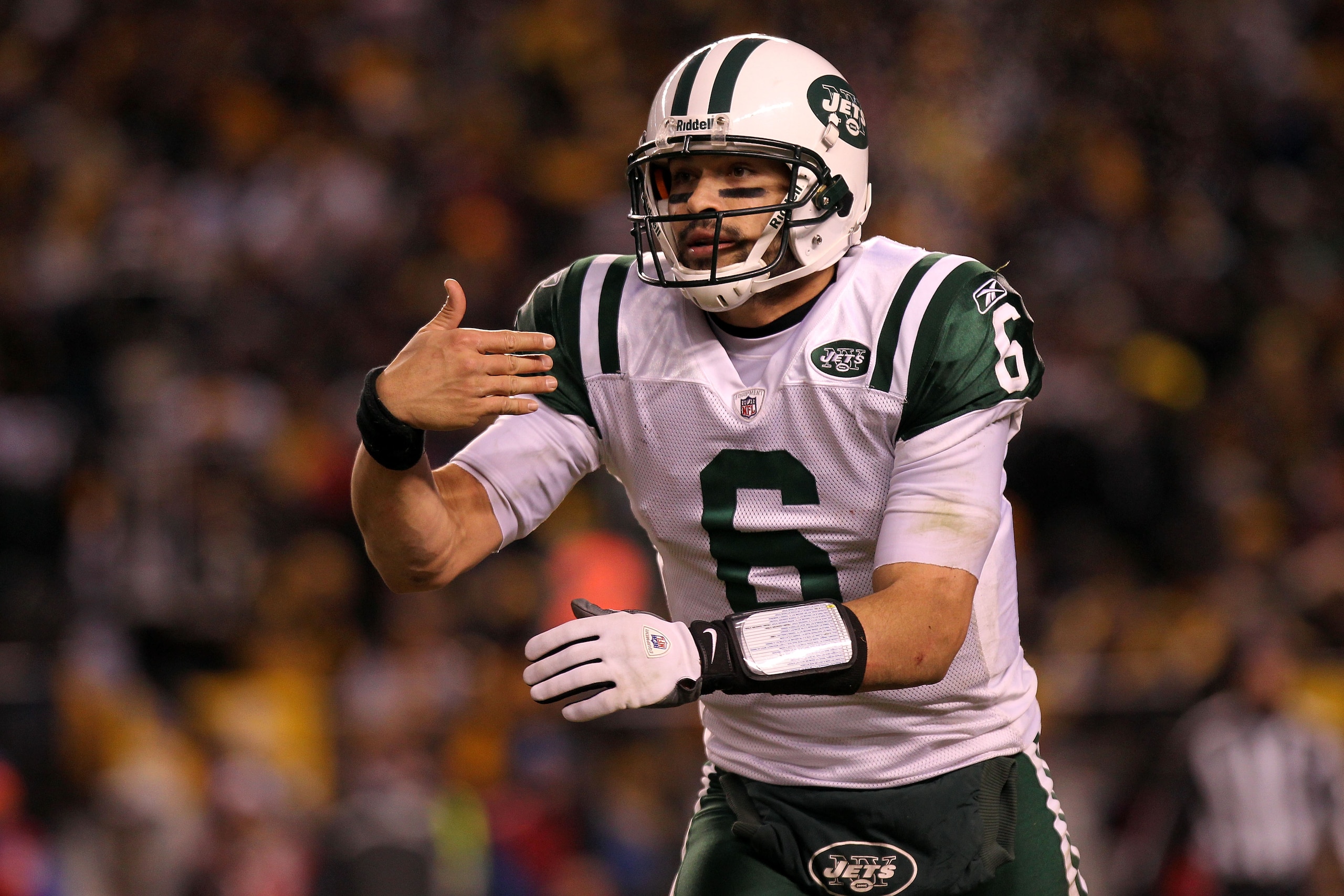 PITTSBURGH, PA - JANUARY 23: Mark Sanchez #6 of the New York Jets calls a play against the Pittsburgh Steelers during the 2011 AFC Championship game at Heinz Field on January 23, 2011 in Pittsburgh, Pennsylvania. The Steelers defeated the Jets 24 to 19. PITTSBURGH, PA - JANUARY 23: Mark Sanchez #6 of the New York Jets calls a play against the Pittsburgh Steelers during the 2011 AFC Championship game at Heinz Field on January 23, 2011 in Pittsburgh, Pennsylvania. The Steelers defeated the Jets 24 to 19.