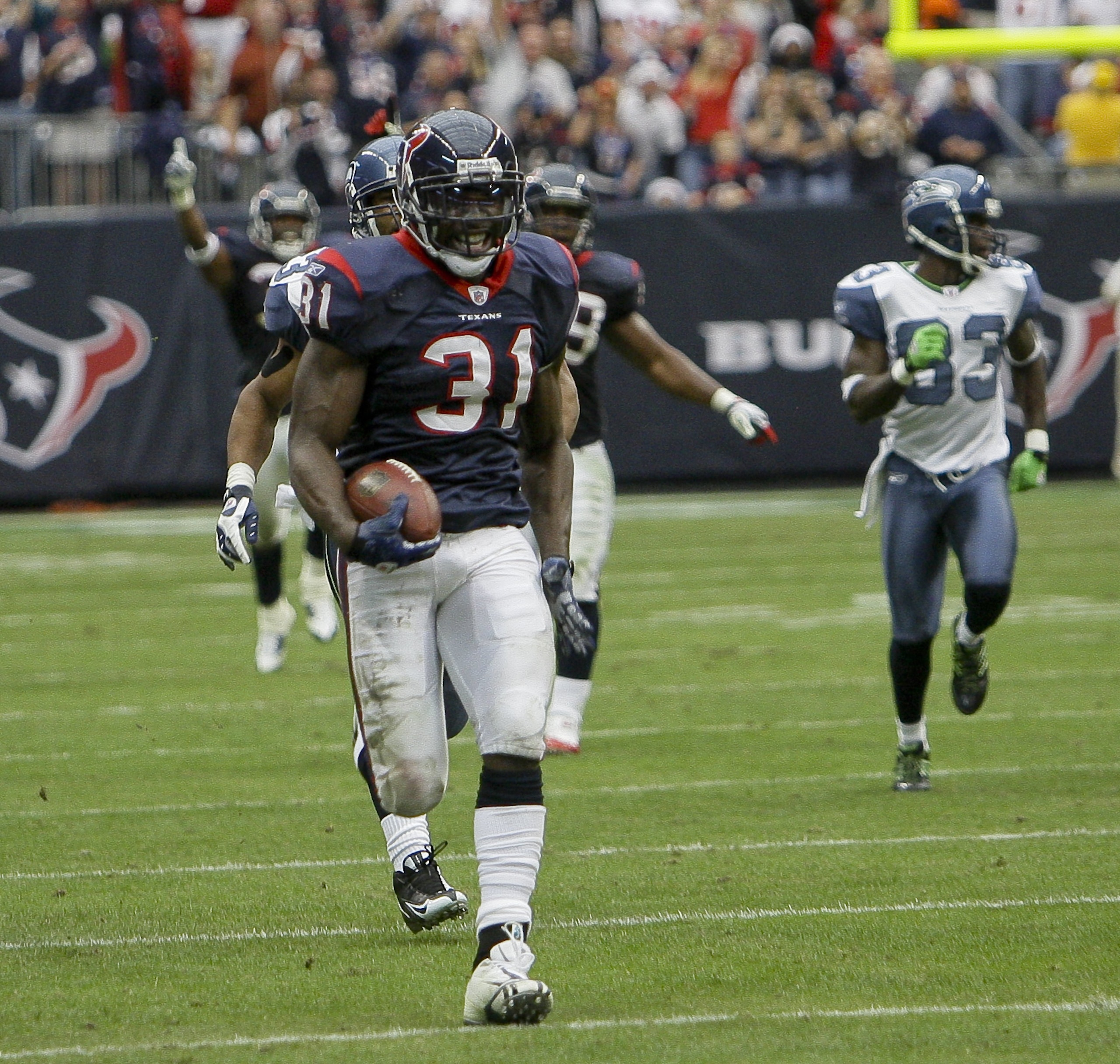 HOUSTON - DECEMBER 13:  Strong safety Bernard Pollard #31 of the Houston Texans runs back and interception 70 yards for a touchdown against the Seattle Seahawks at Reliant Stadium on December 13, 2009 in Houston, Texas.  (Photo by Bob Levey/Getty Images)