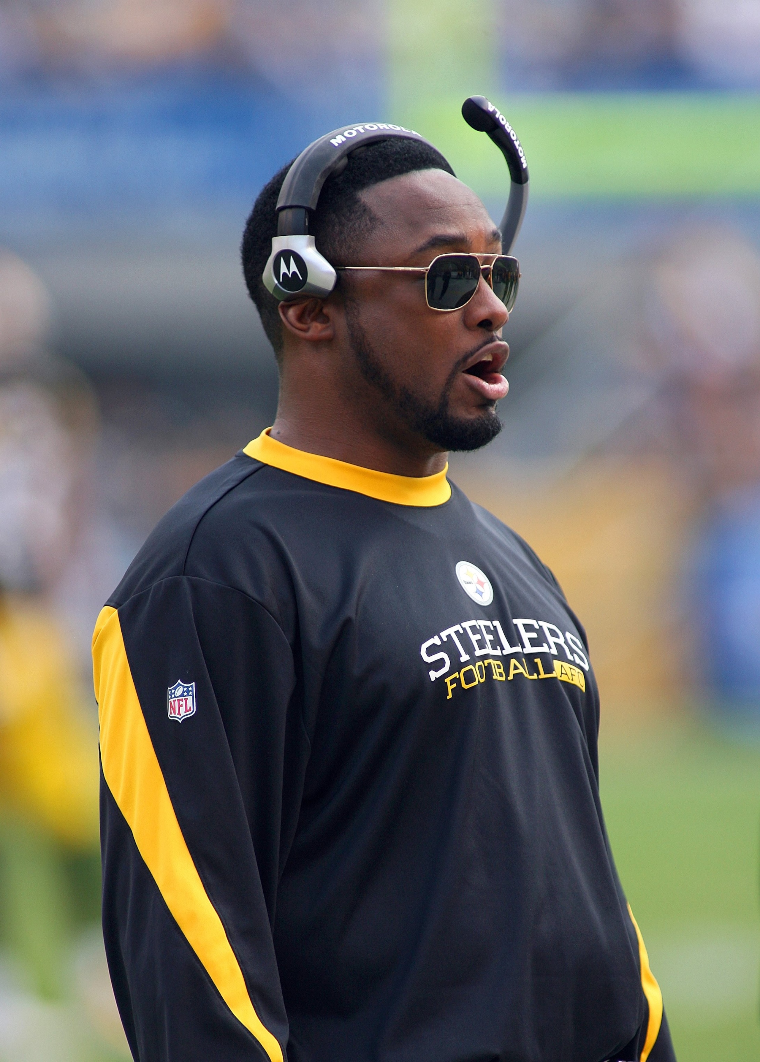 PITTSBURGH - NOVEMBER 15:  Head Coach Mike Tomlin of the Pittsburgh Steelers looks on during their game against the Cincinnati Bengals at Heinz Field on November 15, 2009 in Pittsburgh, Pennsylvania. The Bengals defeated the Steelers 18-12. (Photo by Rick