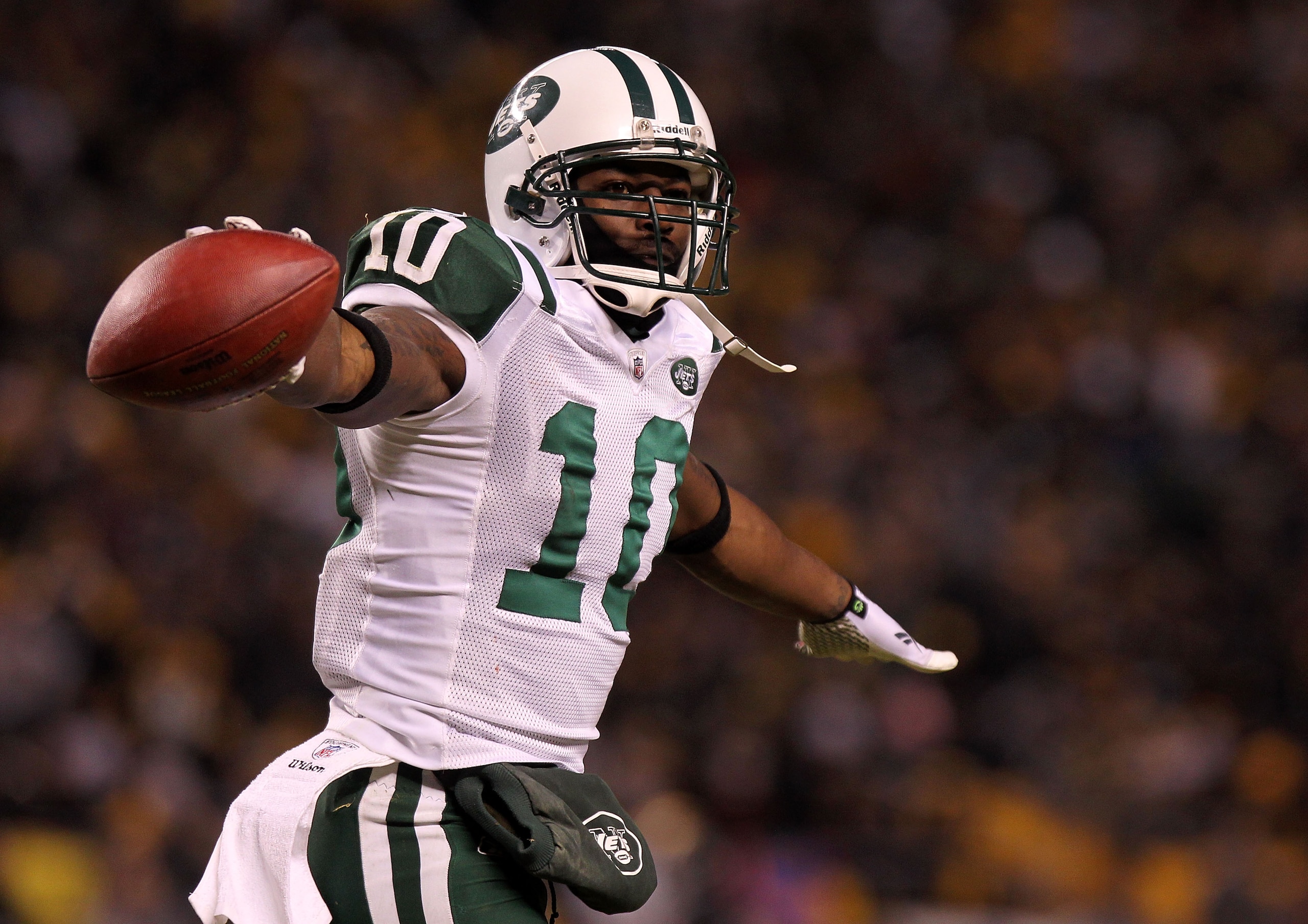 PITTSBURGH, PA - JANUARY 23: Santonio Holmes #10 of the New York Jets celebrates after he scored a third quarter touchdown against the Pittsburgh Steelers during the 2011 AFC Championship game at Heinz Field on January 23, 2011 in Pittsburgh, Pennsylvania