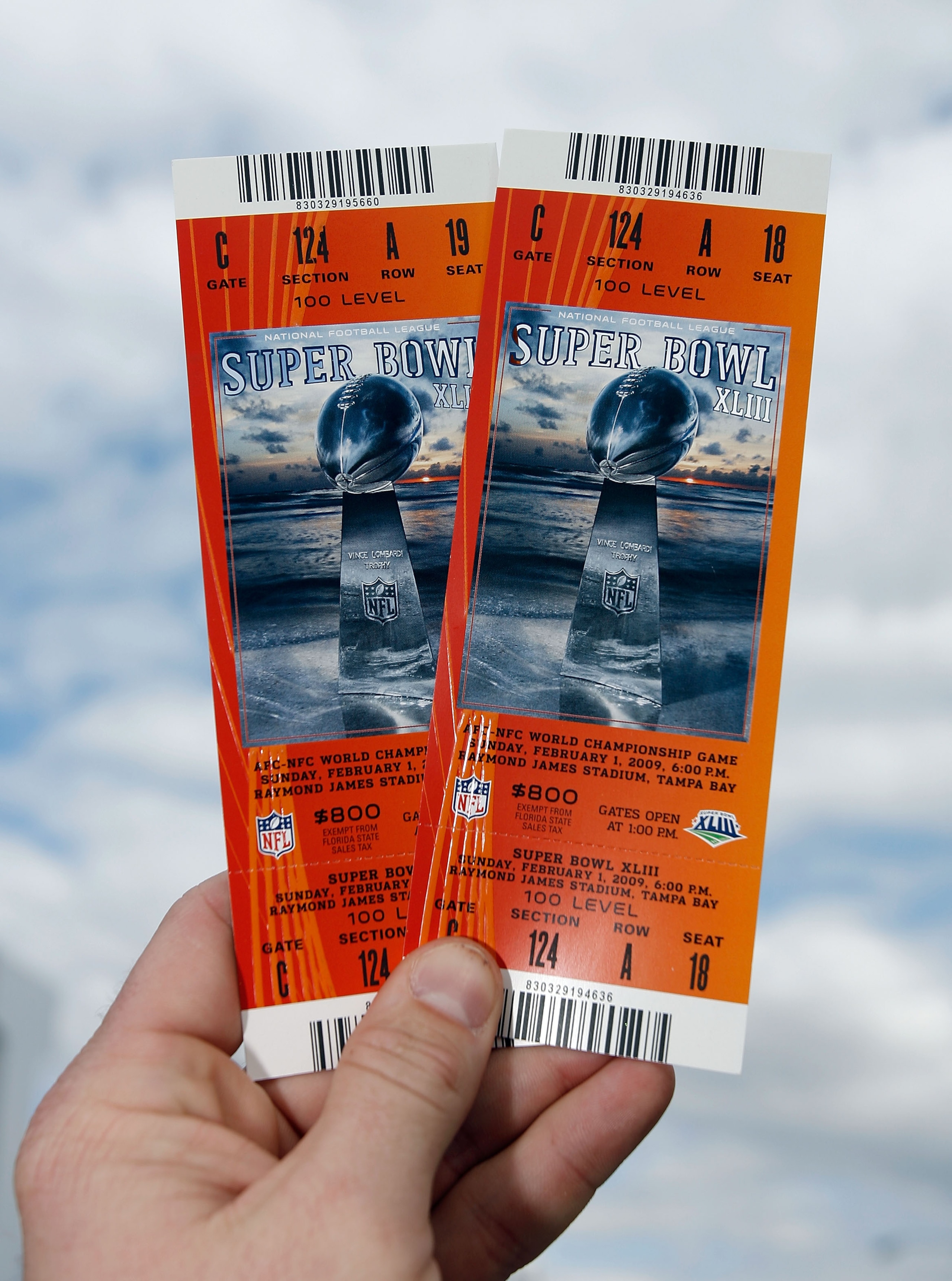 TAMPA, FL - FEBRUARY 01:  A fan holds up super bowl tickets outside the stadium prior to Super Bowl XLIII between the Arizona Cardinals and the Pittsburgh Steelers on February 1, 2009 at Raymond James Stadium in Tampa, Florida.  (Photo by Kevin C. Cox/Get