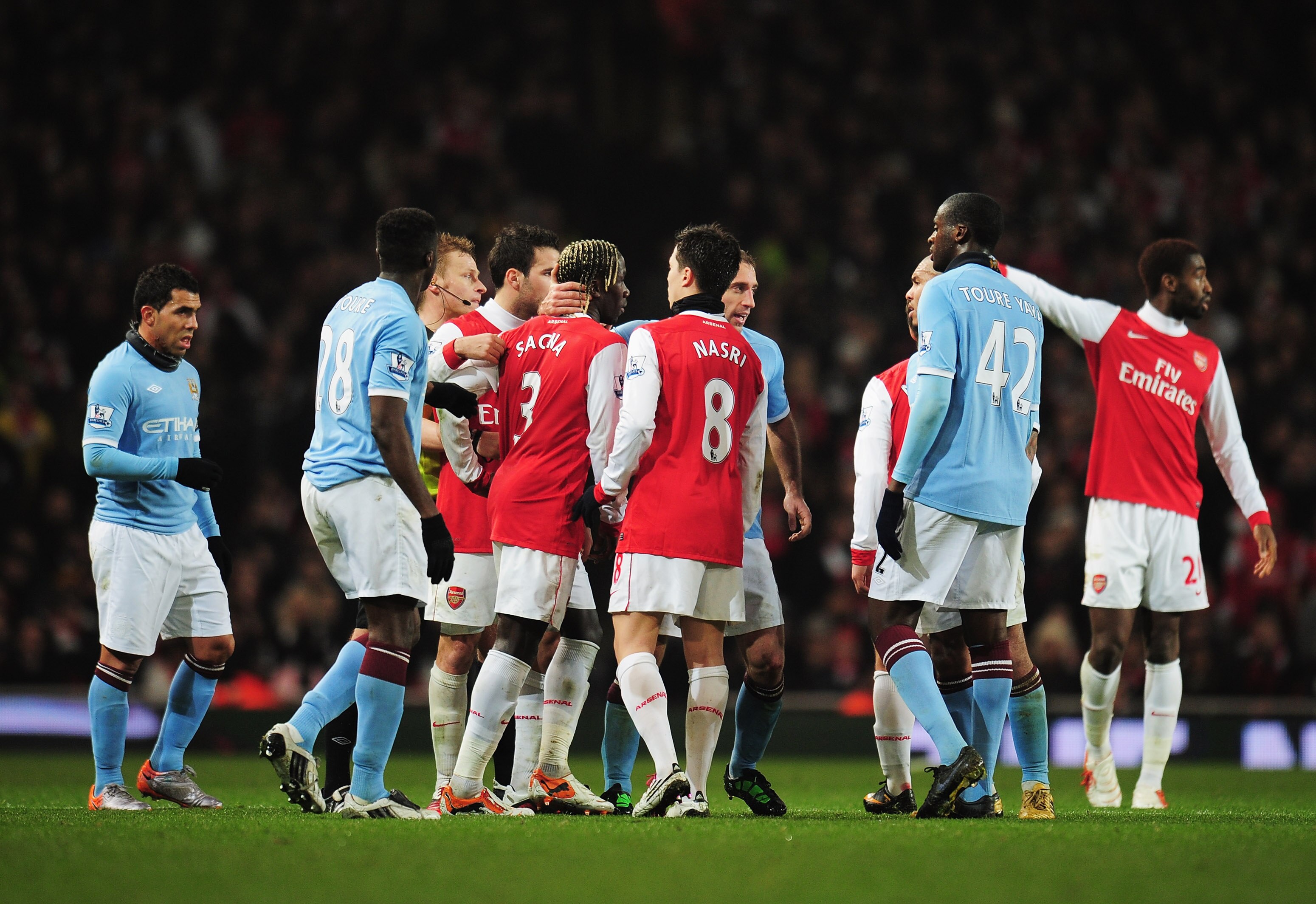 LONDON, ENGLAND - JANUARY 05:  Referee Mike Jones sends off Pablo Zabaleta of Manchester City and Bacary Sagna of Arsenal during the Barclays Premier League match between Arsenal and Manchester City at the Emirates Stadium on January 5, 2011 in London, En