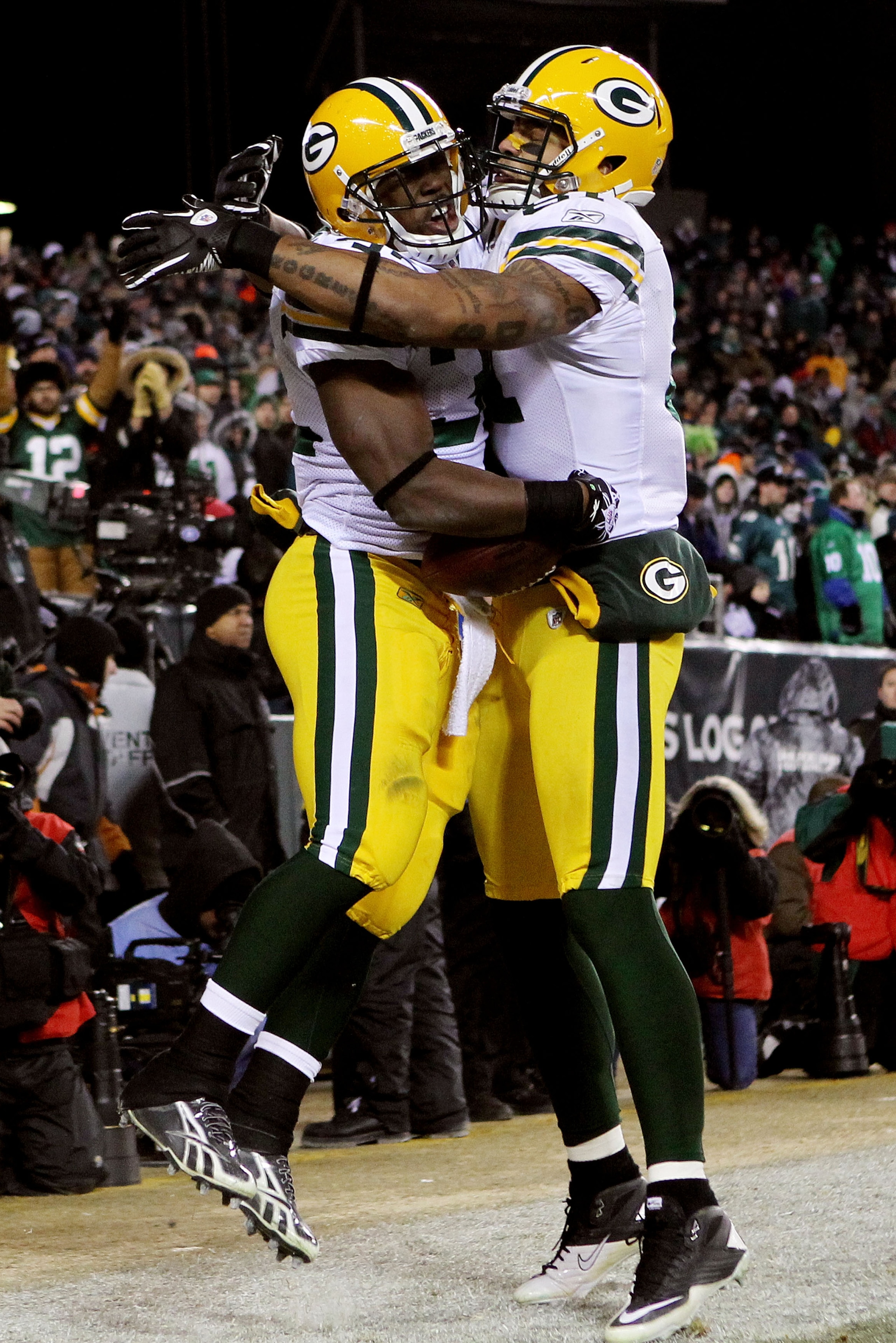 PHILADELPHIA, PA - JANUARY 09: Andrew Quarless #81 of the Green Bay Packers celebrates Brandon Jackson #32 after a touchdown in the third quarter against the Philadelphia Eagles during the 2011 NFC wild card playoff game at Lincoln Financial Field on Ja PHILADELPHIA, PA - JANUARY 09: Andrew Quarless #81 of the Green Bay Packers celebrates Brandon Jackson #32 after a touchdown in the third quarter against the Philadelphia Eagles during the 2011 NFC wild card playoff game at Lincoln Financial Field on Ja