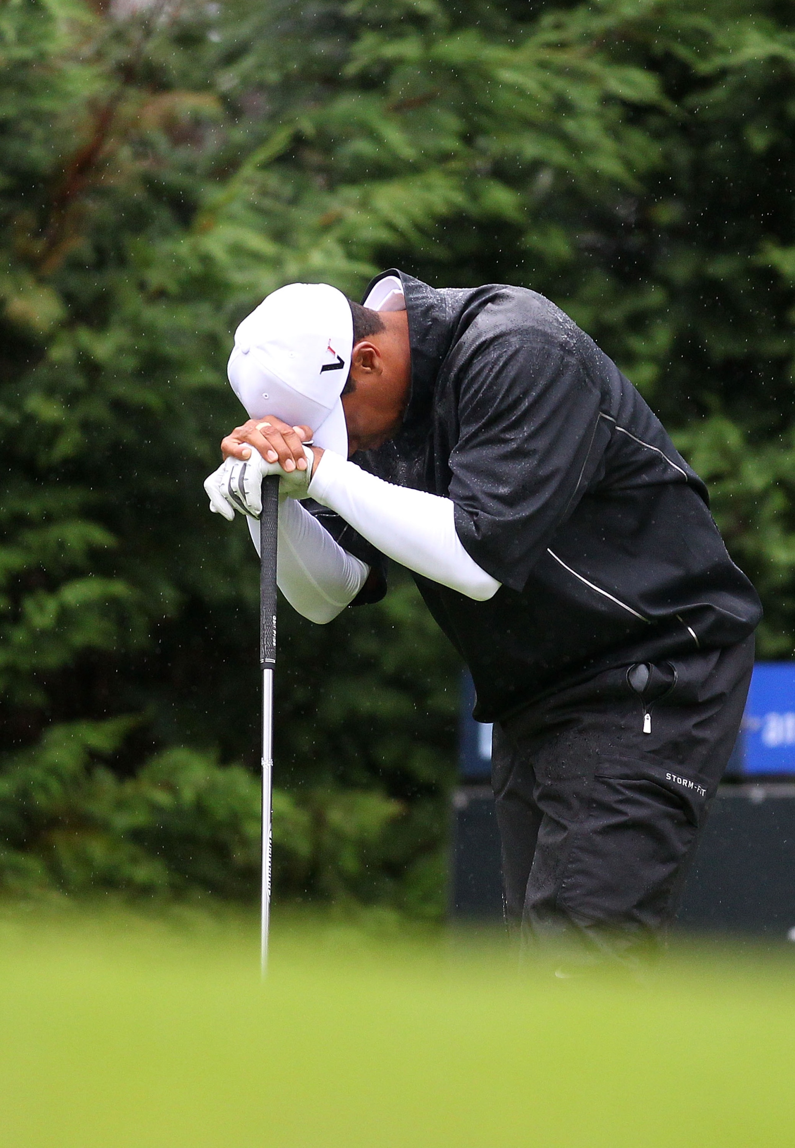 MELBOURNE, AUSTRALIA - NOVEMBER 13: Tiger Woods of Australia looks dejected after hitting a shot into the rough during round three of the Australian Masters at The Victoria Golf Club on November 13, 2010 in Melbourne, Australia.  (Photo by Robert Cianflon