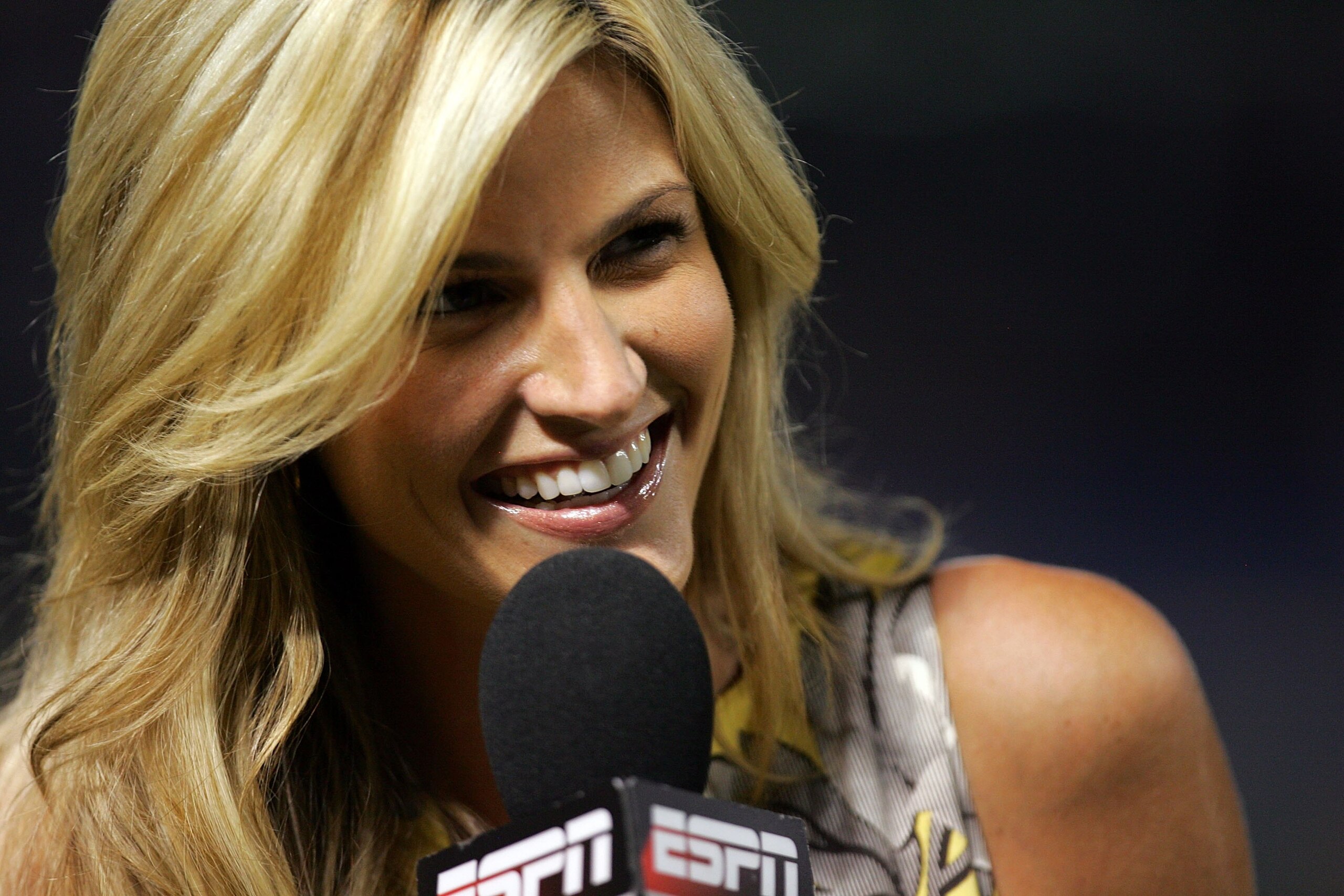 ARLINGTON, TX - AUGUST 06: ESPN reporter Erin Andrews during a game between the New York Yankees and the Texas Rangers on August 6, 2008 at Rangers Ballpark in Arlington, Texas. (Photo by Ronald Martinez/Getty Images) ARLINGTON, TX - AUGUST 06: ESPN reporter Erin Andrews during a game between the New York Yankees and the Texas Rangers on August 6, 2008 at Rangers Ballpark in Arlington, Texas. (Photo by Ronald Martinez/Getty Images)