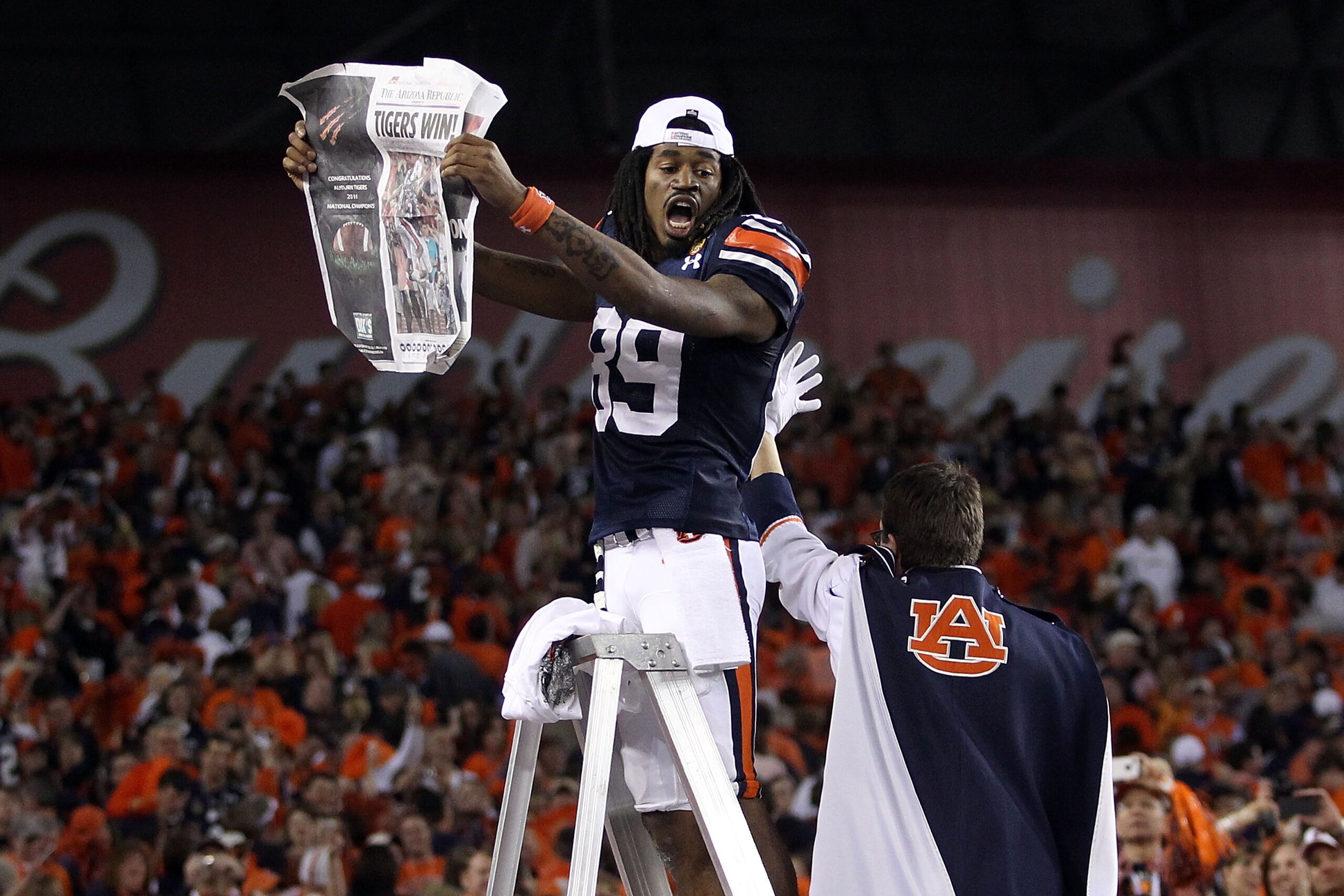 GLENDALE, AZ - JANUARY 10:  Darvin Adams #89 of the Auburn Tigers celebrates the Tigers 22-19 victory against the Oregon Ducks in the Tostitos BCS National Championship Game at University of Phoenix Stadium on January 10, 2011 in Glendale, Arizona.  (Phot