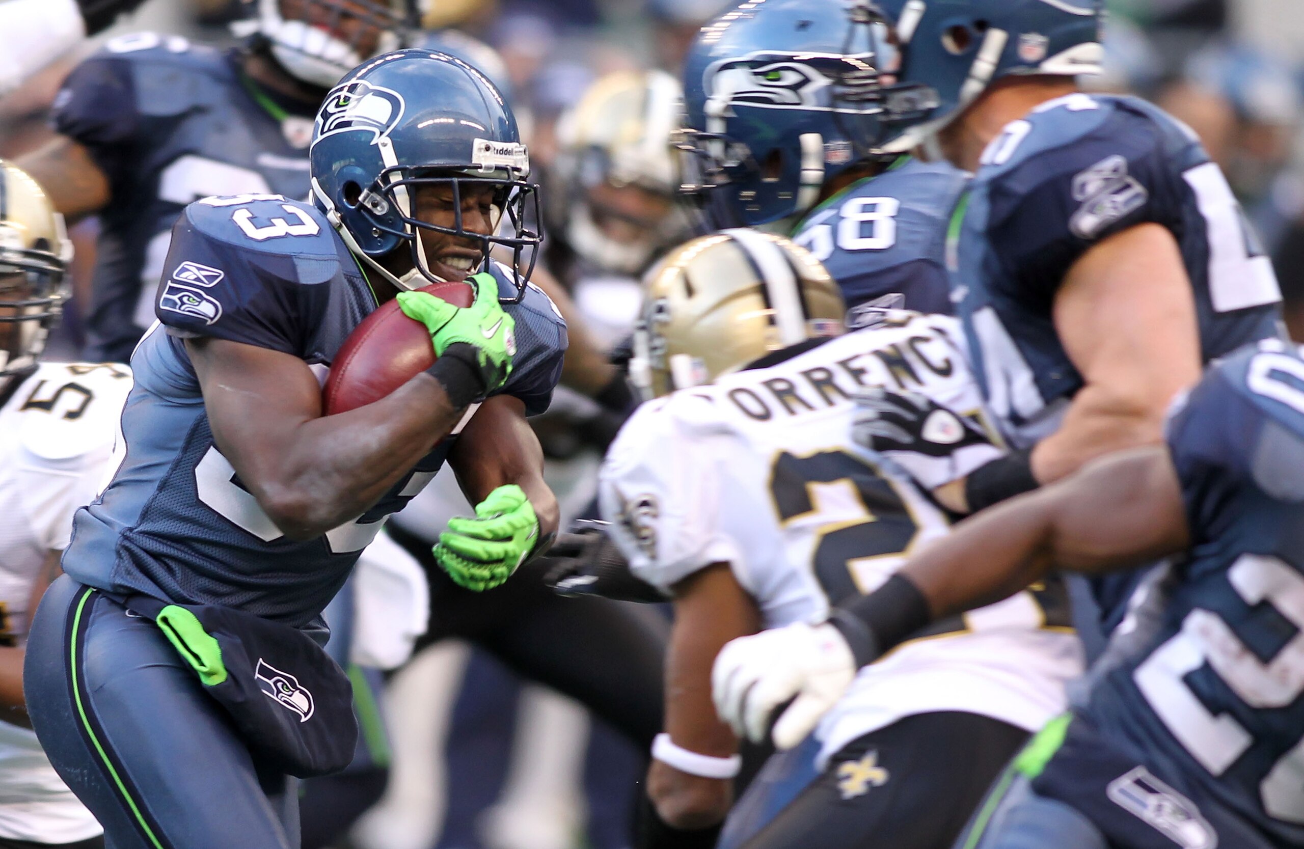 SEATTLE, WA - JANUARY 08: Leon Washington #33 of the Seattle Seahawks runs down field against the New Orleans Saints during the 2011 NFC wild-card playoff game at Qwest Field on January 8, 2011 in Seattle, Washington. (Photo by Jonathan Ferrey/Getty Image