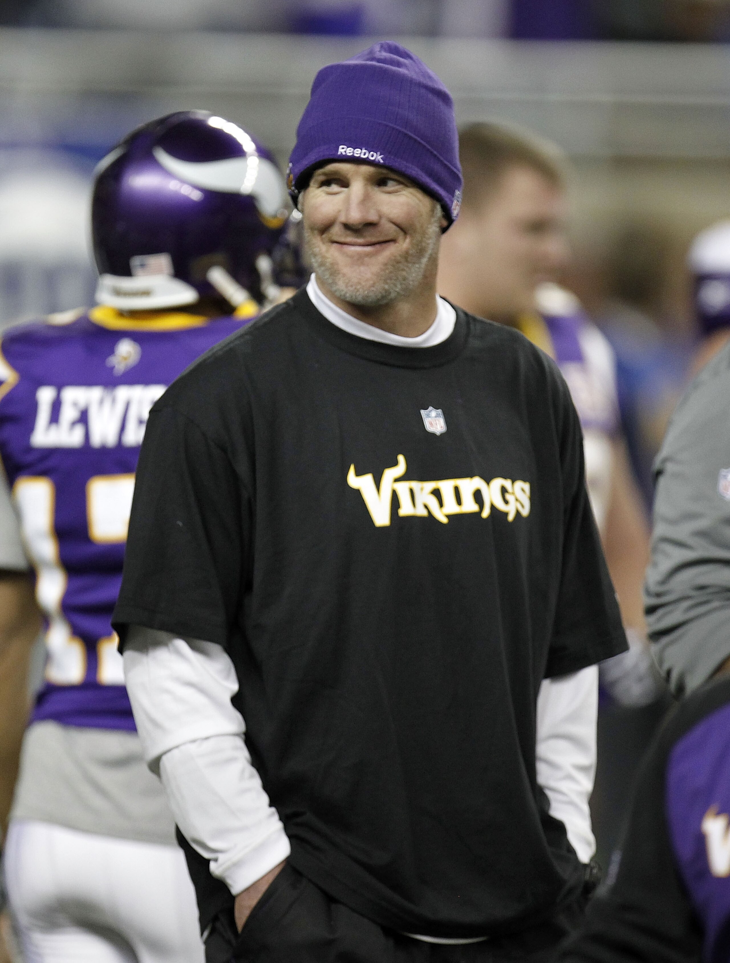 DETROIT, MI - DECEMBER 13:  Brett Favre #4 of the Minnesota Vikings looks on during warm ups prior to playing the New York Giants at Ford Field on December 13, 2010 in Detroit, Michigan.  (Photo by Gregory Shamus/Getty Images)