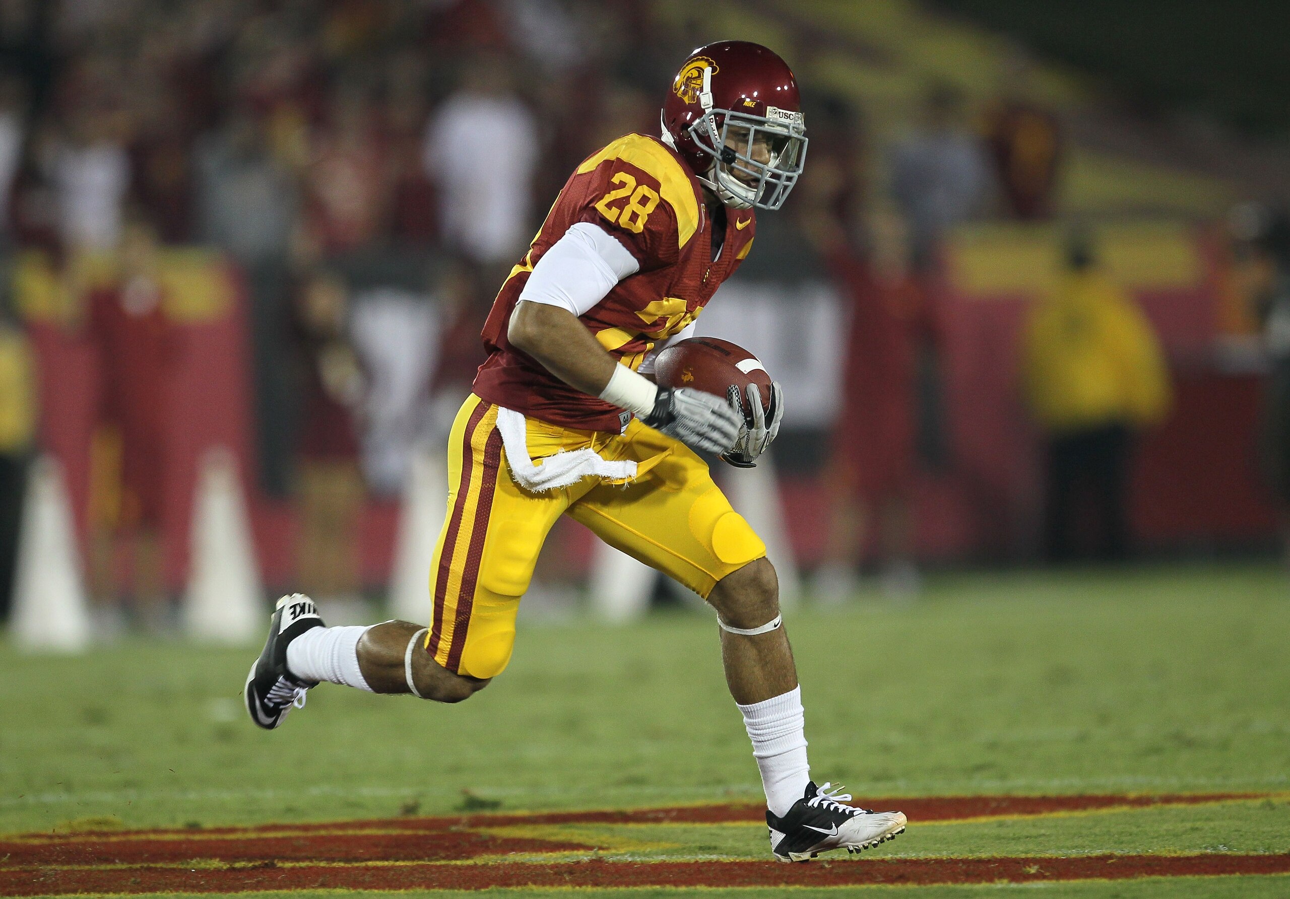 LOS ANGELES, CA - SEPTEMBER 11: Running back Dillon Baxter #28 of the USC Trojans carries the ball against the Virginia Cavaliers at Los Angeles Memorial Coliseum on September 11, 2010 in Los Angeles, California. USC won 17-14. (Photo by Stephen Dunn/Ge LOS ANGELES, CA - SEPTEMBER 11: Running back Dillon Baxter #28 of the USC Trojans carries the ball against the Virginia Cavaliers at Los Angeles Memorial Coliseum on September 11, 2010 in Los Angeles, California. USC won 17-14. (Photo by Stephen Dunn/Ge